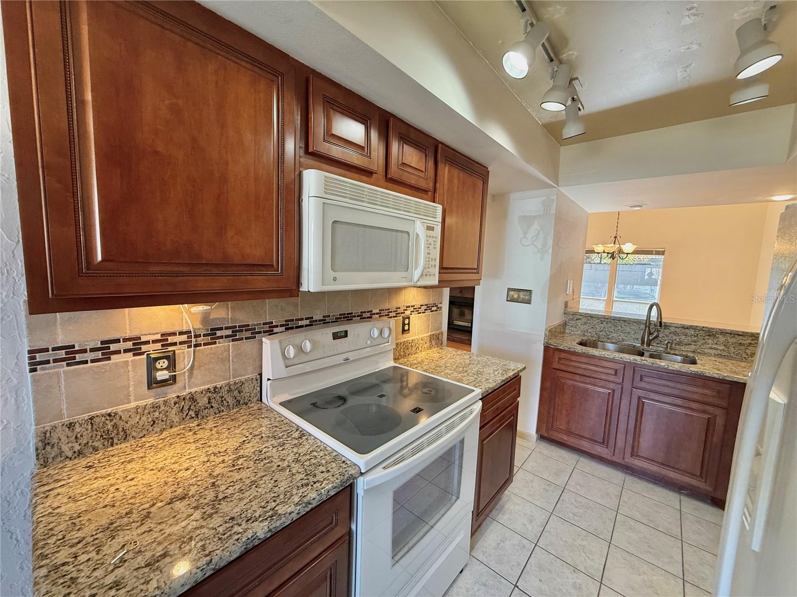 Image 8 of 50 For 200 Sabal Palm Place 200