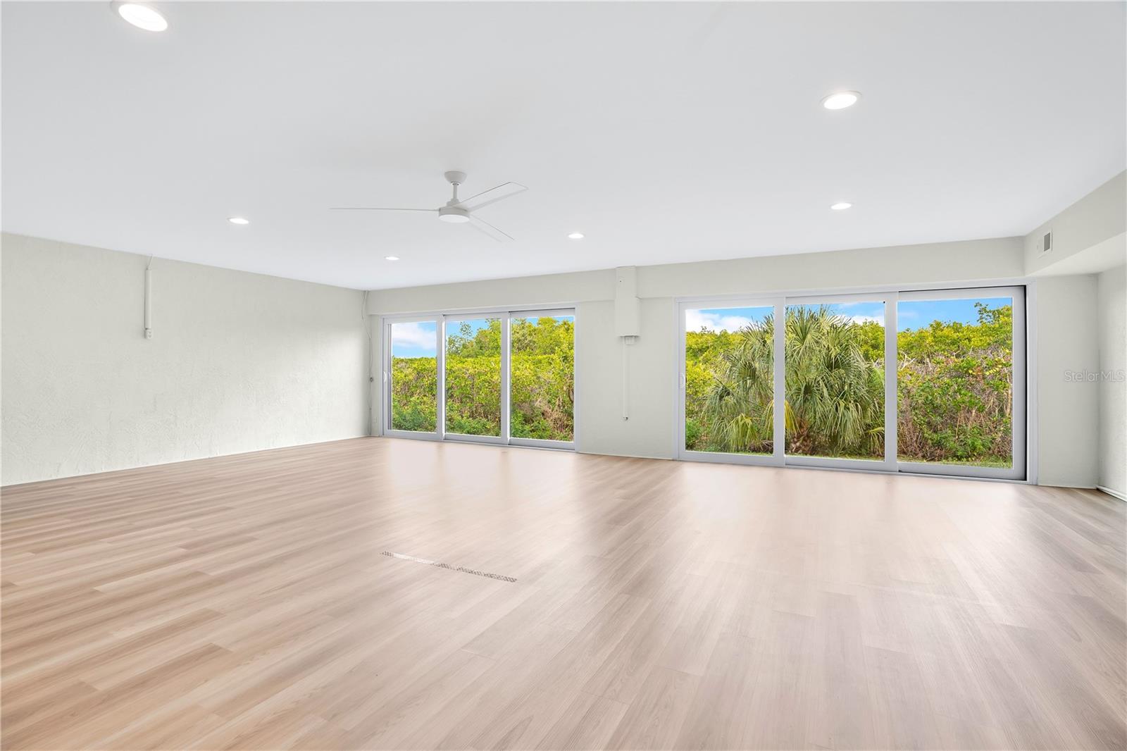 Image 23 of 66 For 4013 Catalina Drive 4013