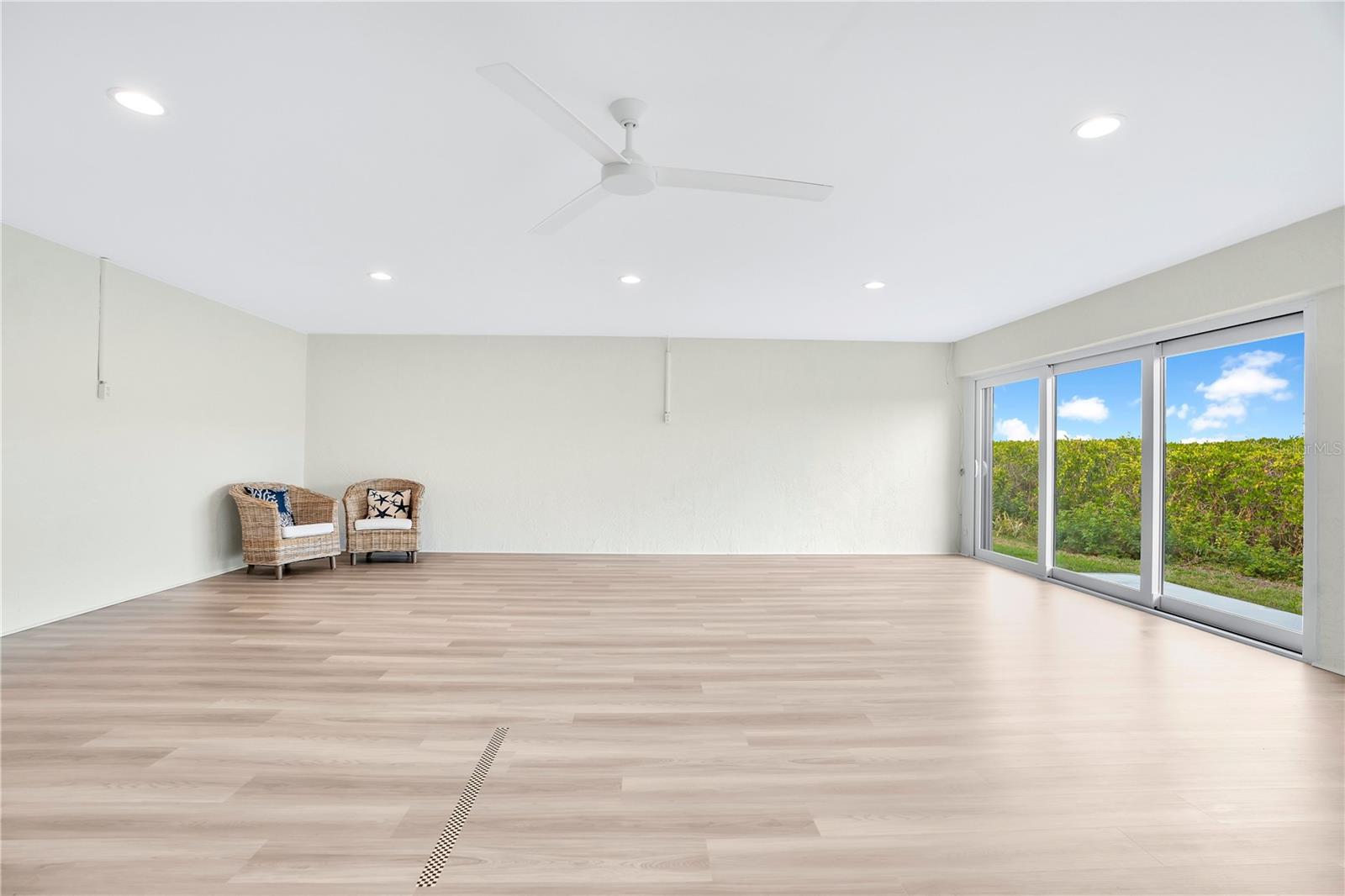 Image 24 of 66 For 4013 Catalina Drive 4013