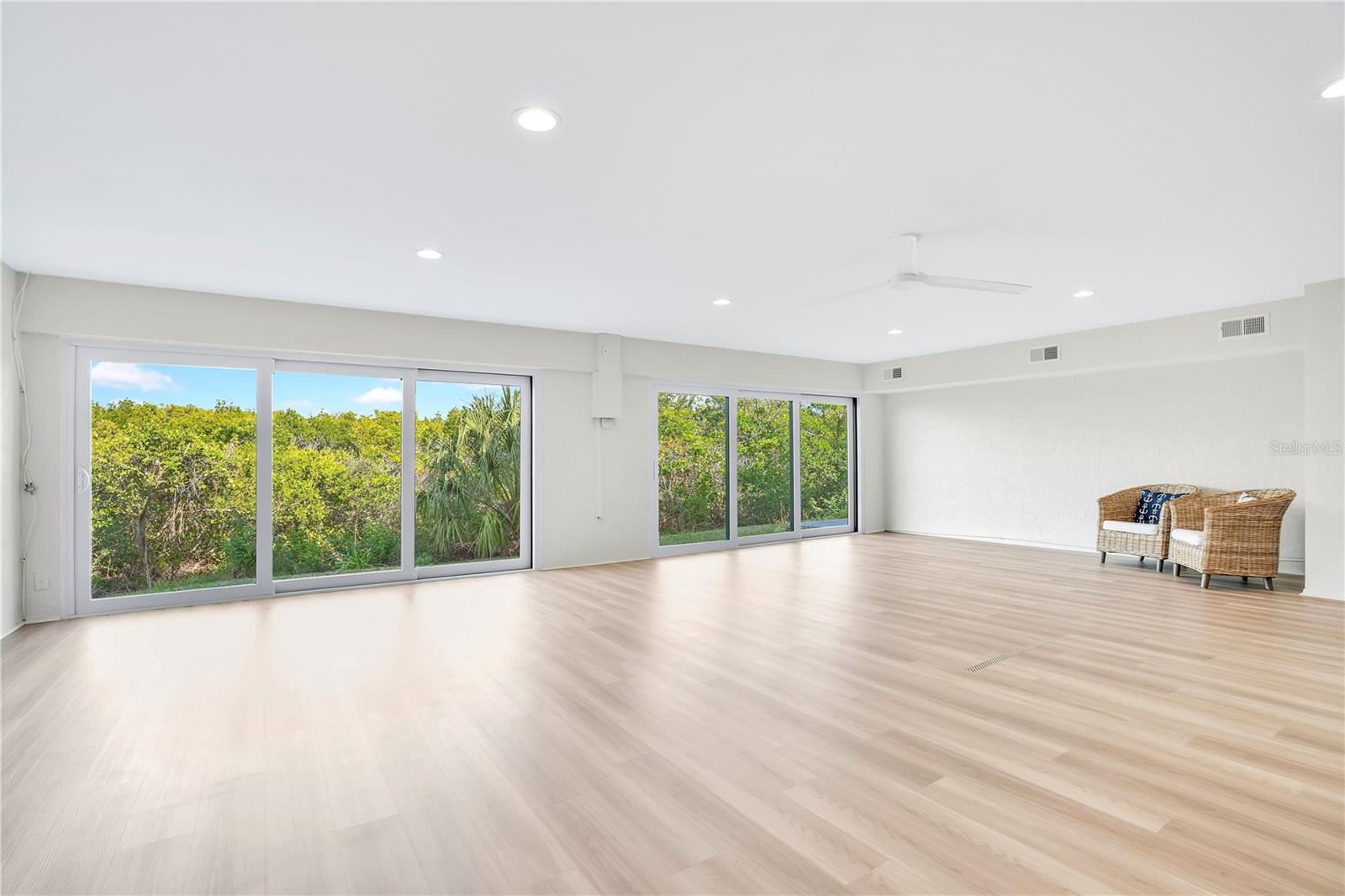 Image 25 of 66 For 4013 Catalina Drive 4013