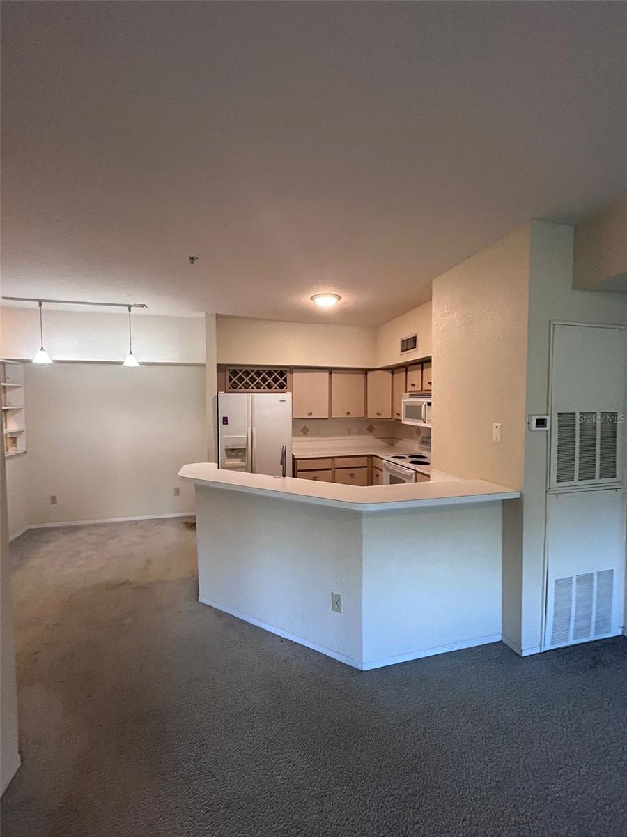 Image 18 of 27 For 832 Camargo Way 303