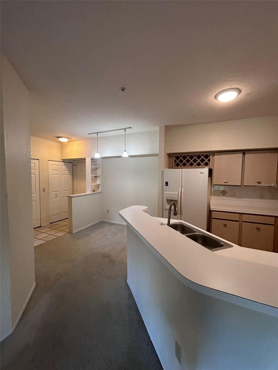 Image 19 of 27 For 832 Camargo Way 303