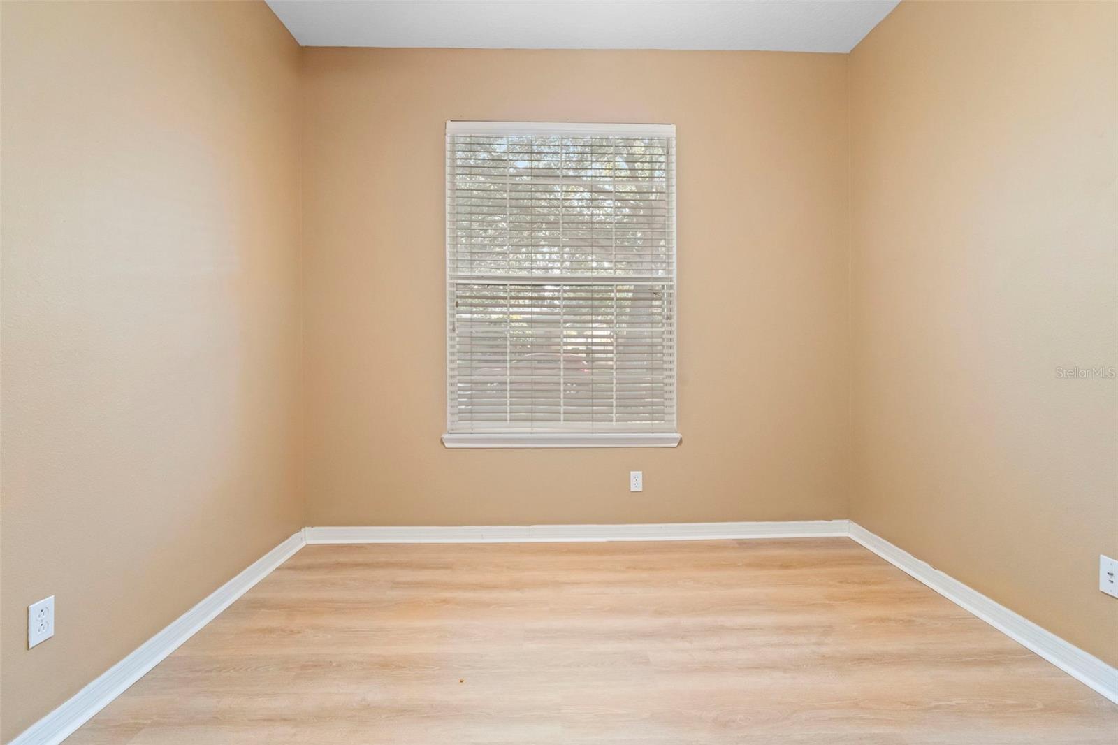 Image 28 of 56 For 6718 Romney Lane