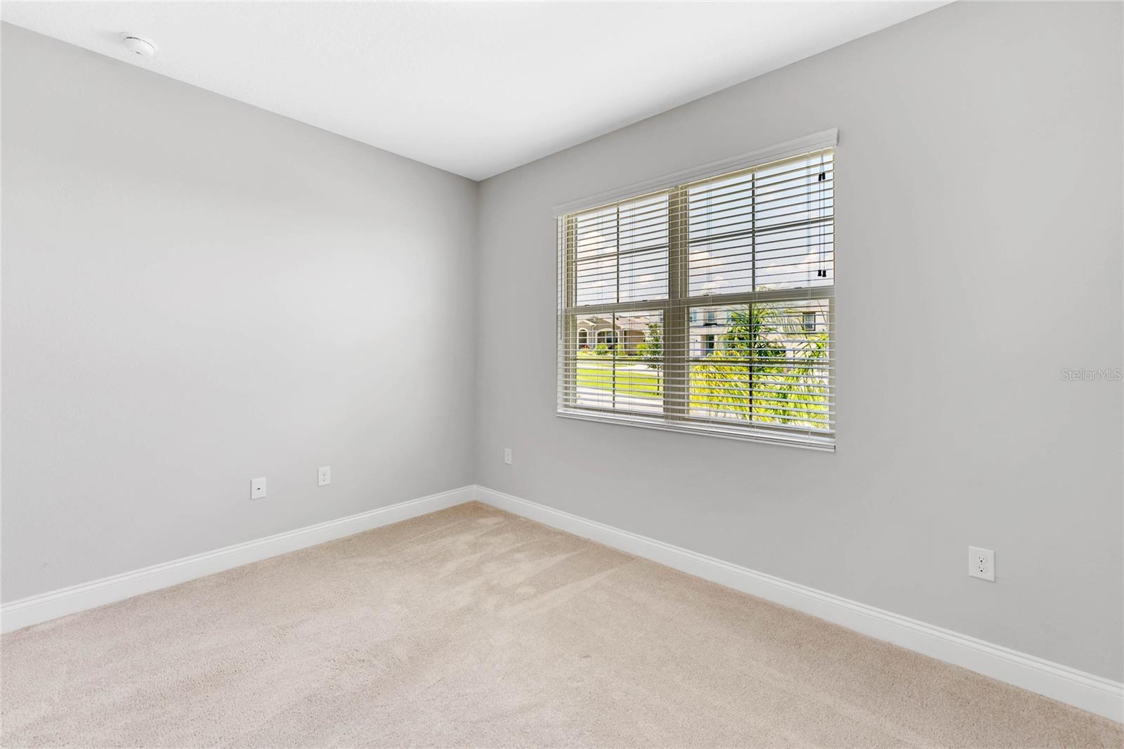 Image 14 of 25 For 17014 Crestmont Boulevard