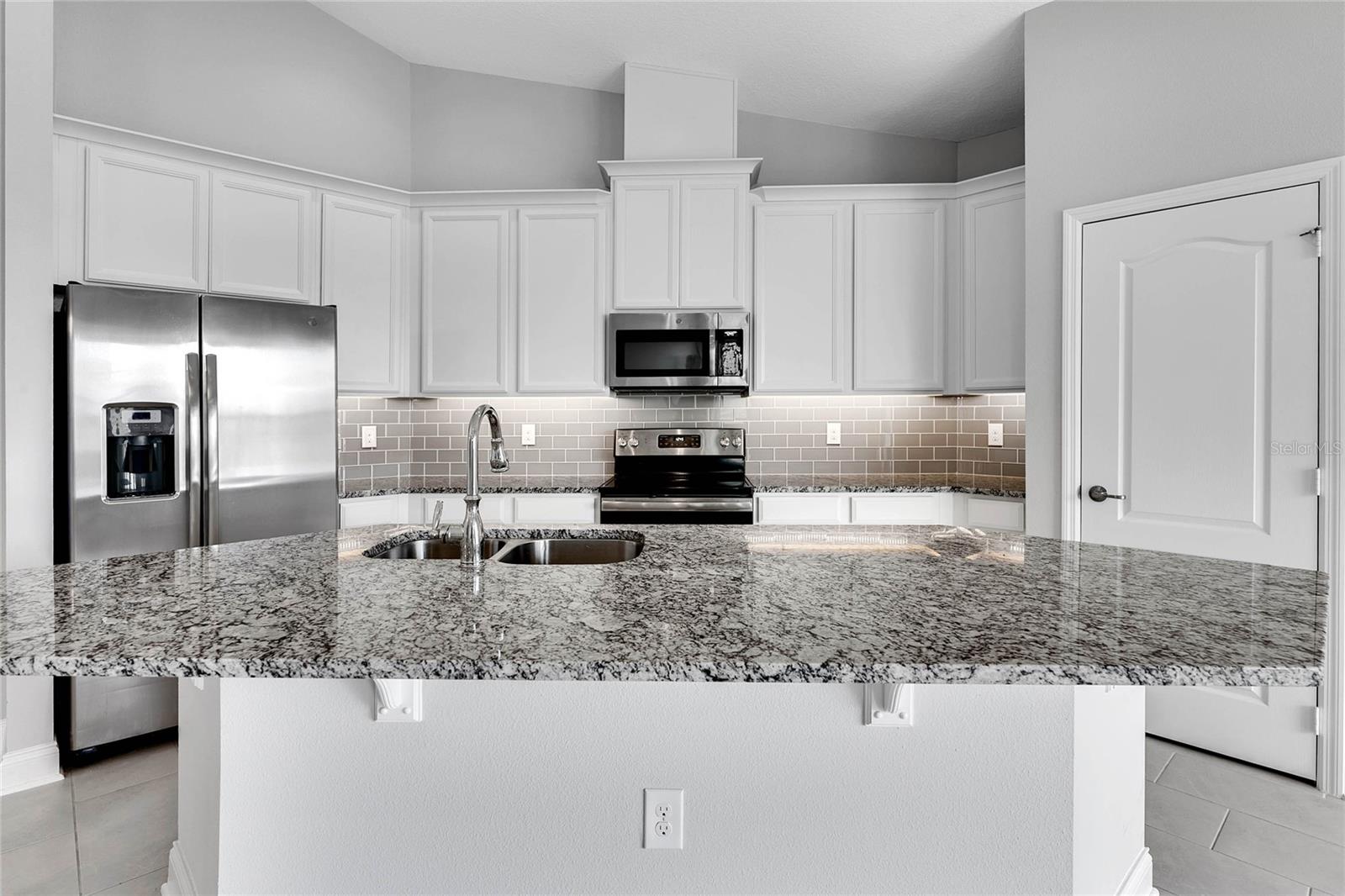 Image 3 of 25 For 17014 Crestmont Boulevard