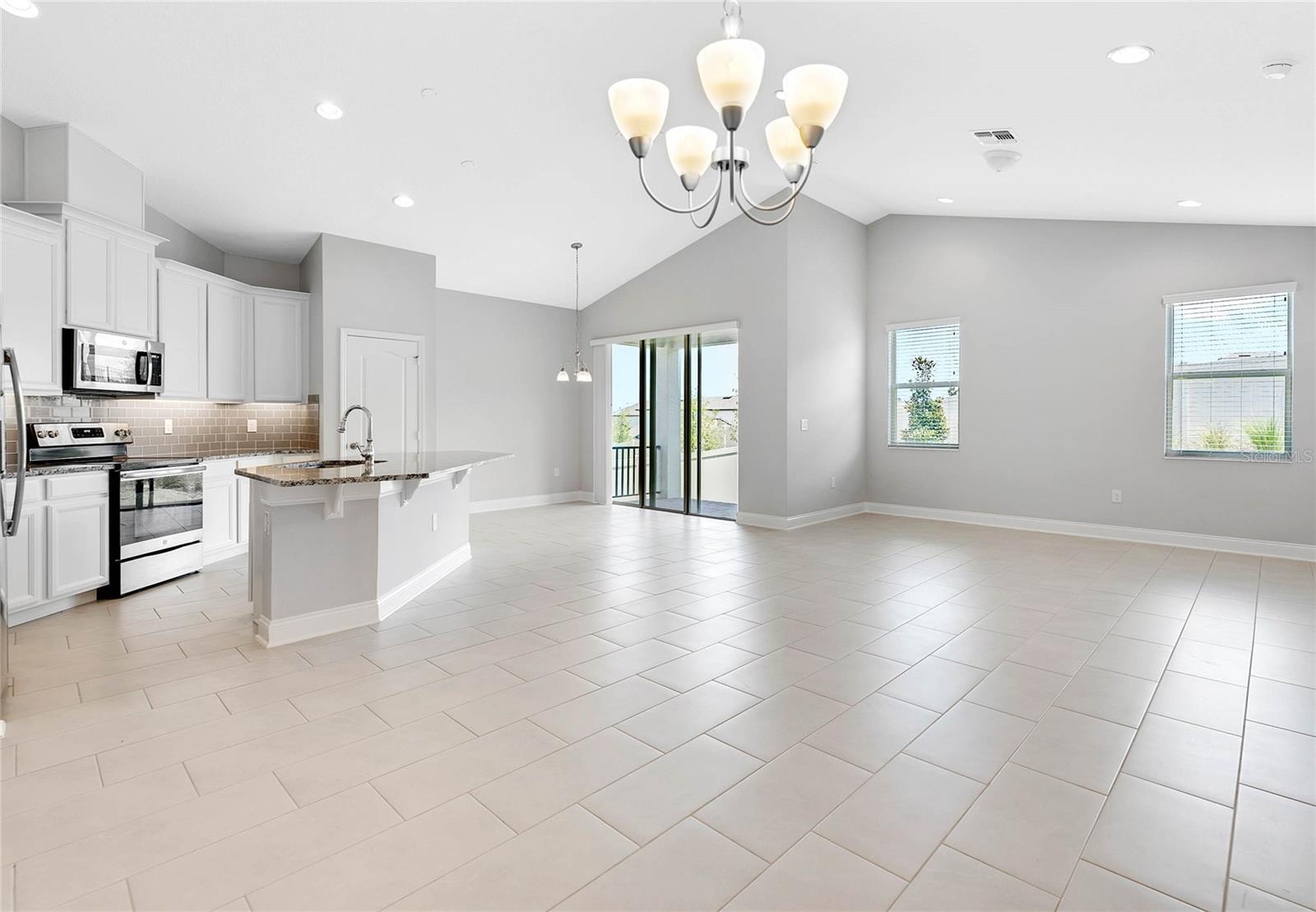 Image 4 of 25 For 17014 Crestmont Boulevard