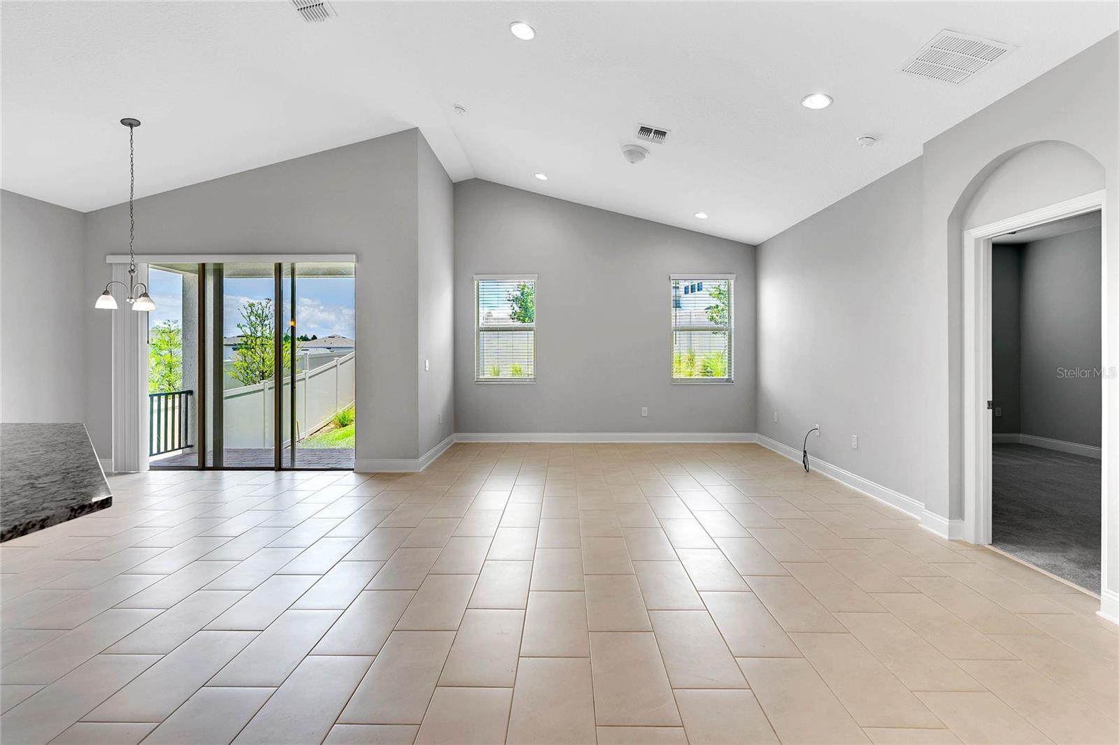 Image 7 of 25 For 17014 Crestmont Boulevard