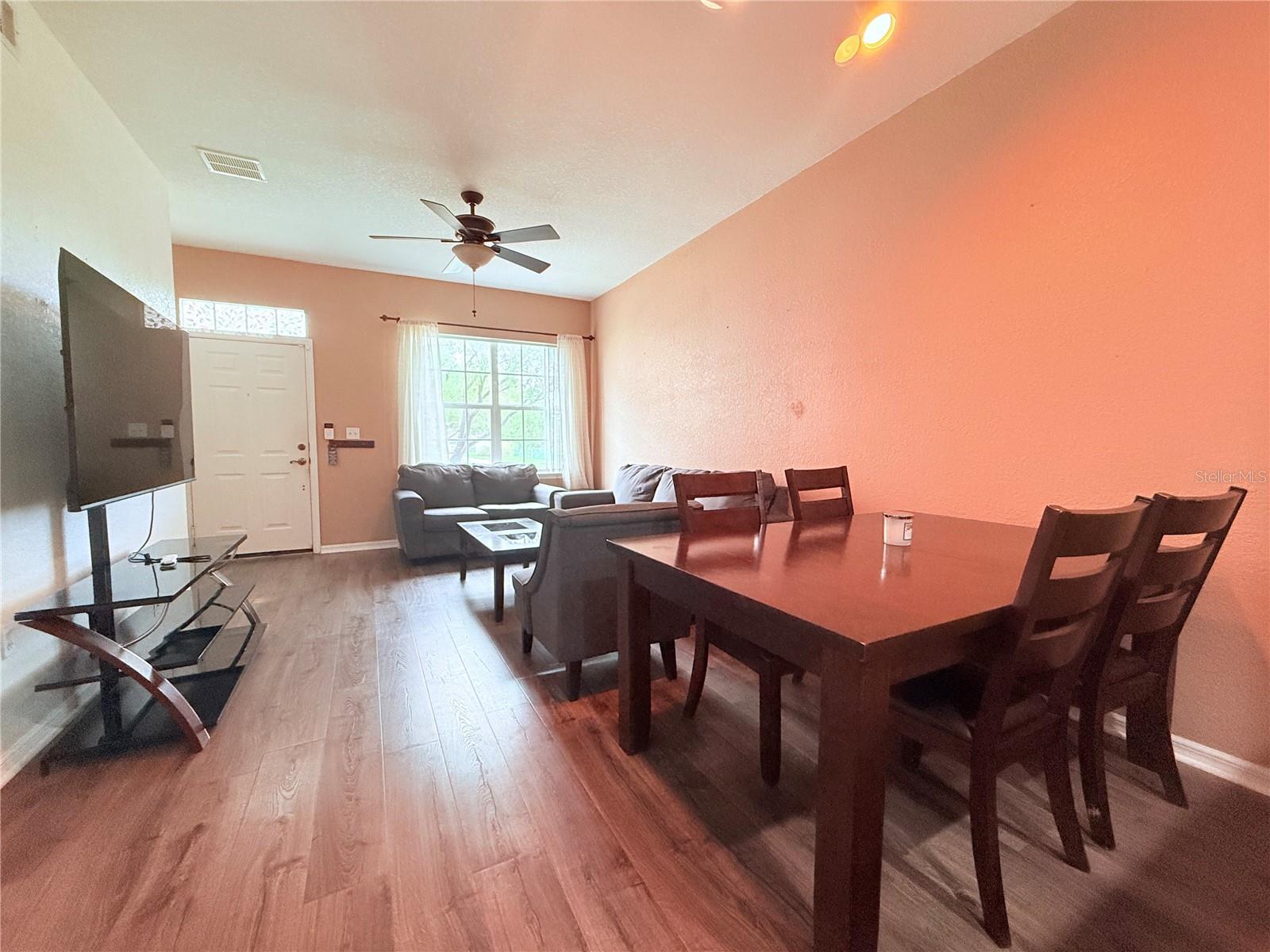 Image 4 of 16 For 100 Turpial Way 107