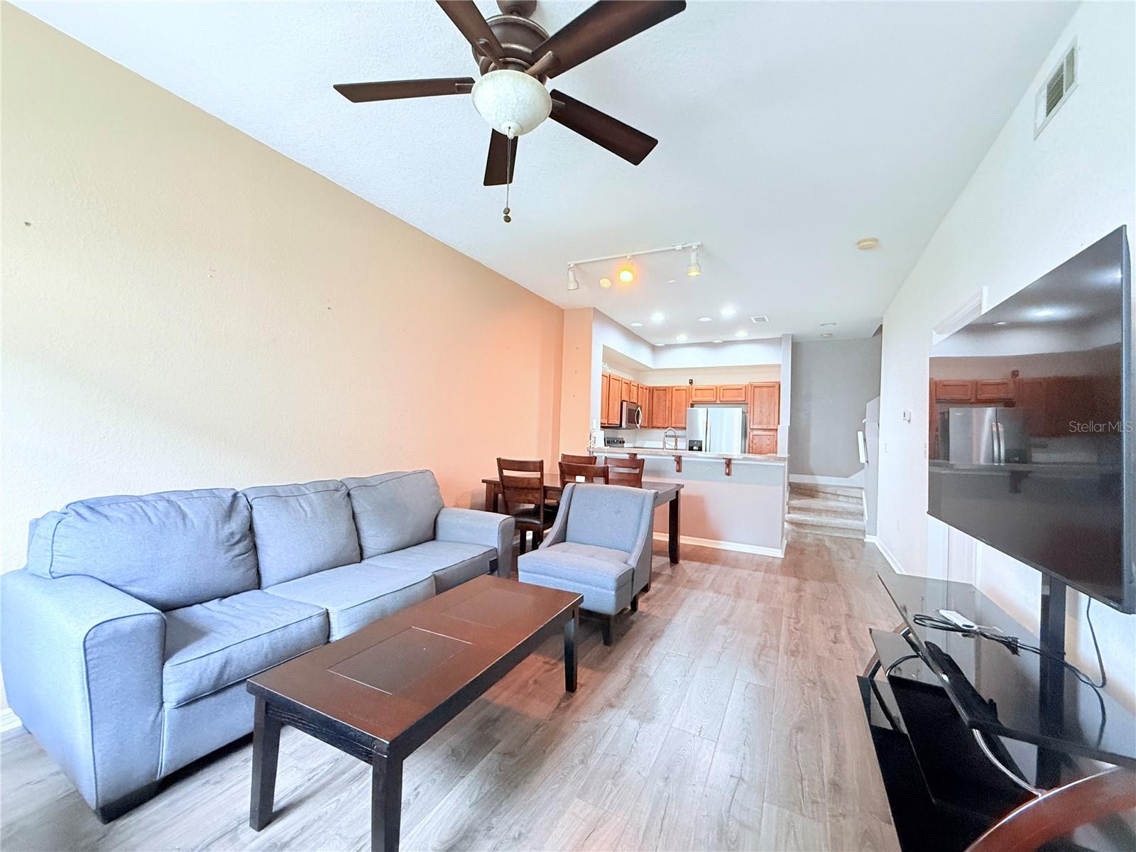 Image 5 of 16 For 100 Turpial Way 107