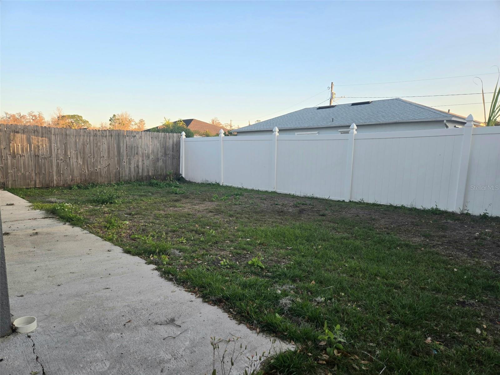 Image 16 of 17 For 737 Bittern Lane