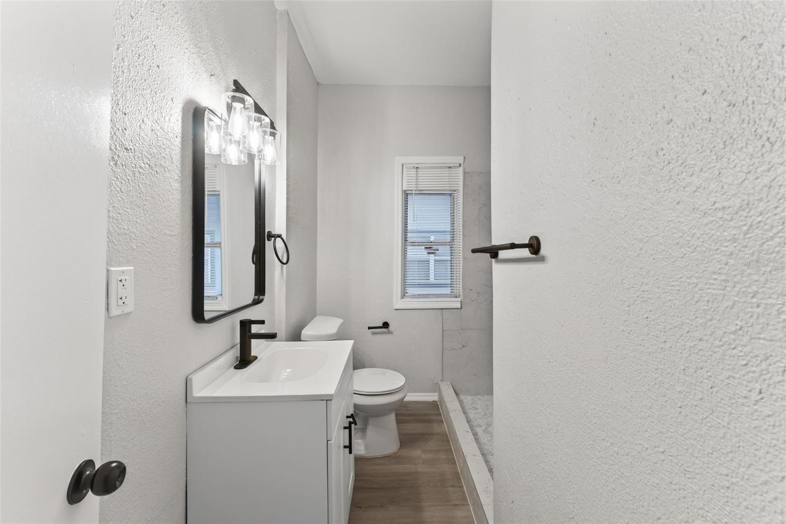 Image 29 of 71 For 96 Esther Street