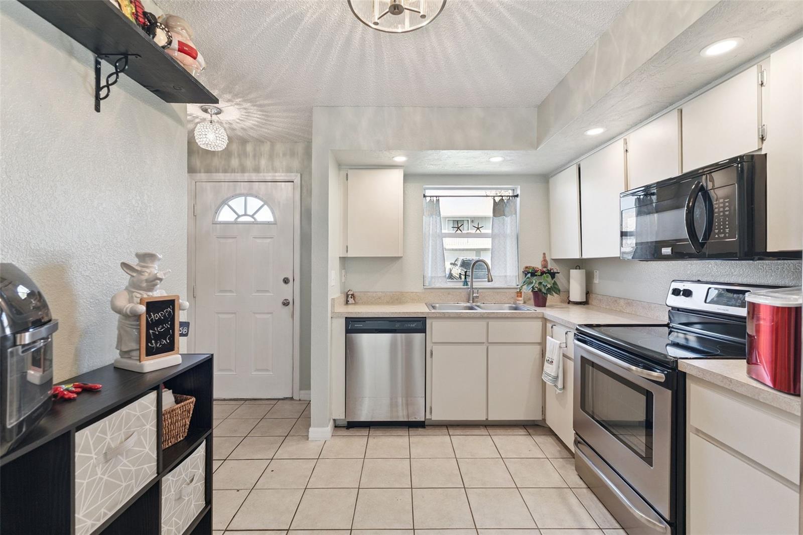 Image 6 of 46 For 721 Laurel Bay Circle