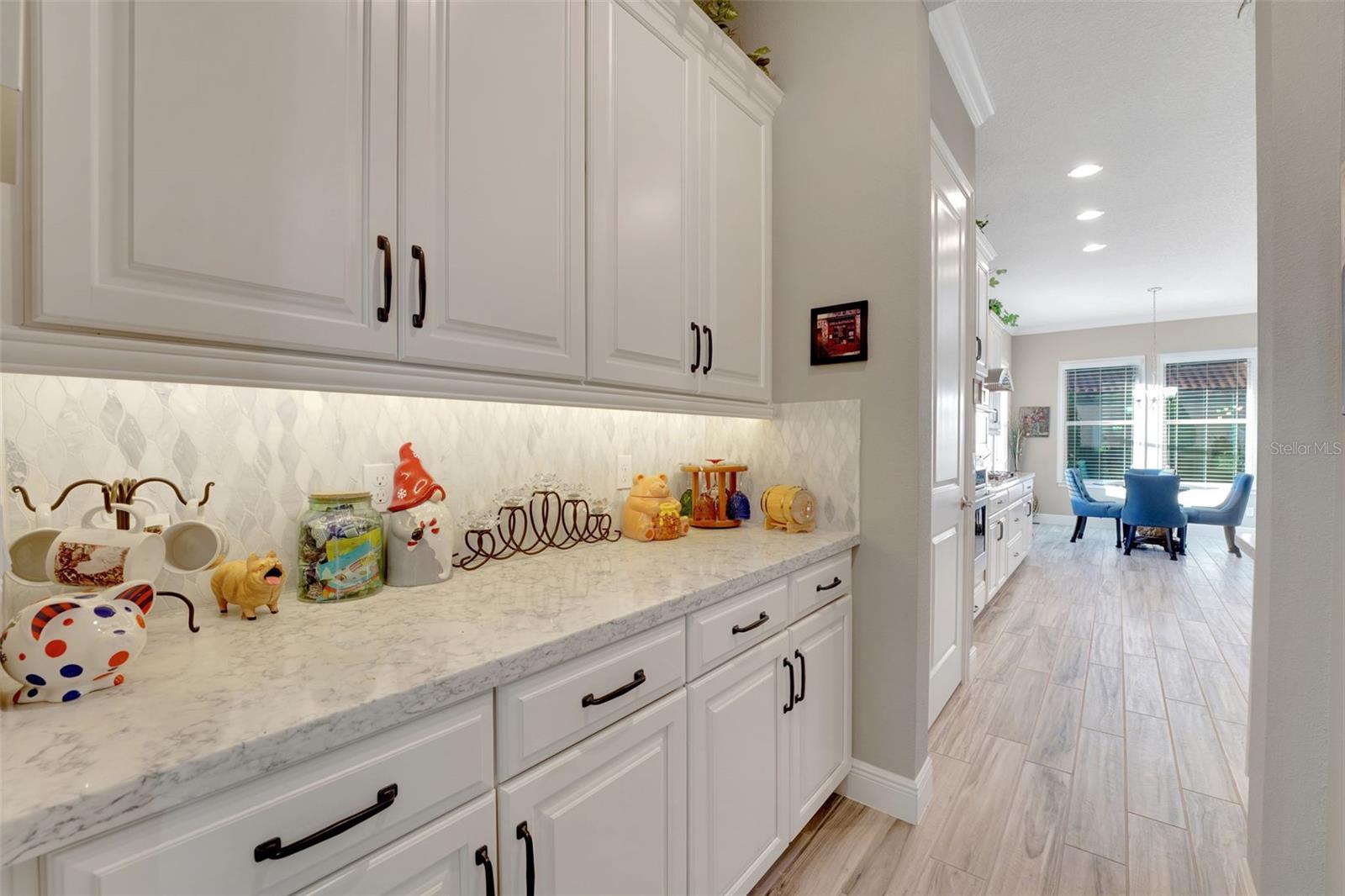 Image 13 of 48 For 1420 Oil Lamp Cove