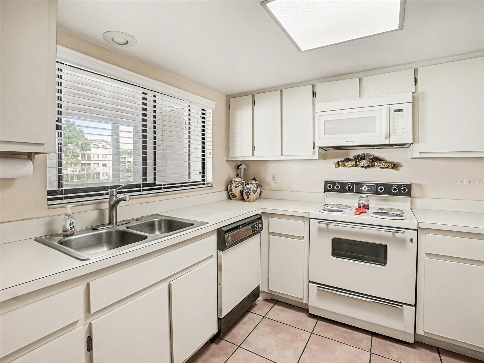 Image 10 of 28 For 1052 Lotus Cove Court 733