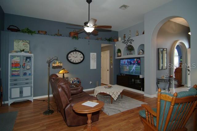 Image 6 of 29 For 124 Country Lakes Circle