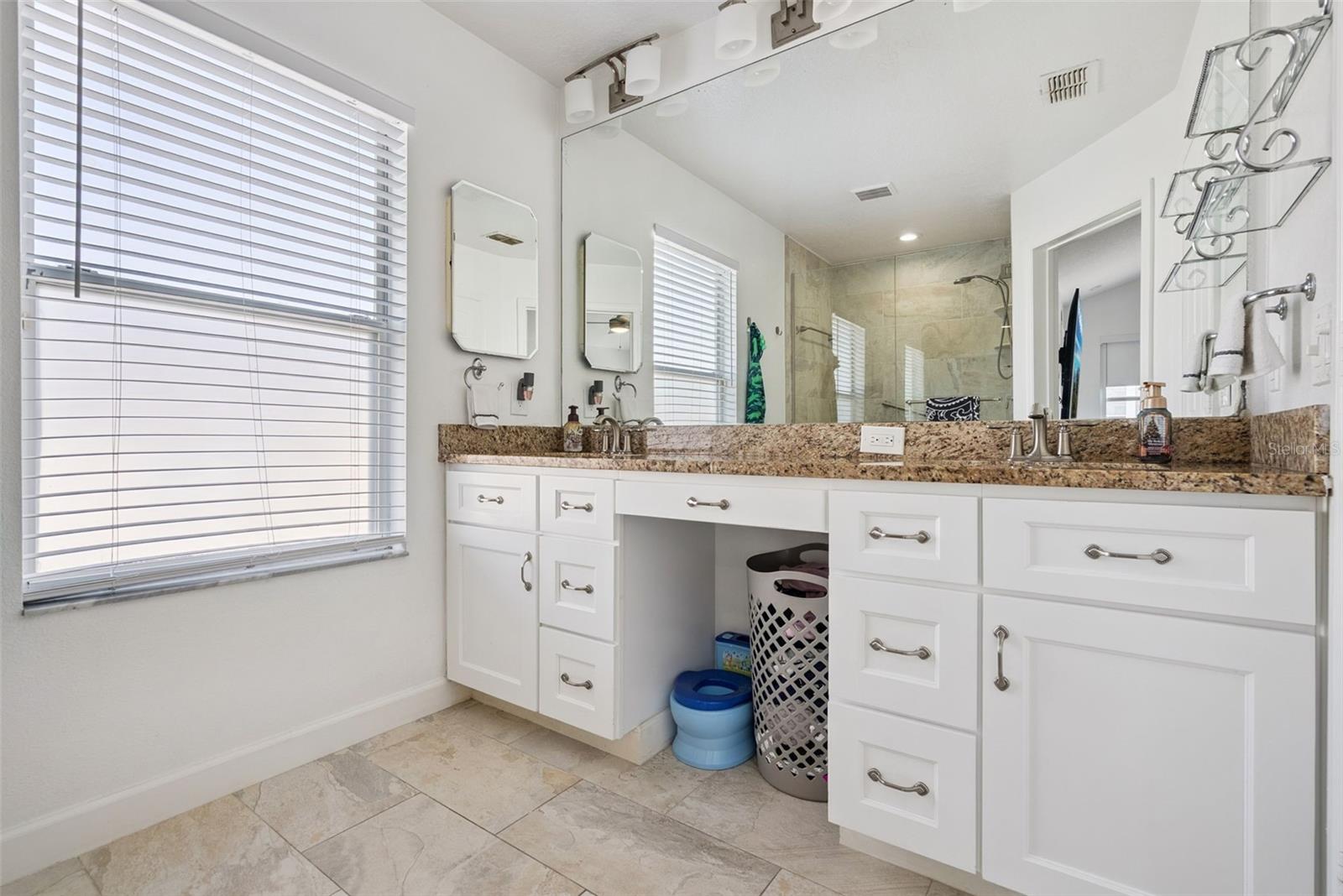 Image 25 of 47 For 1552 Florentino Lane