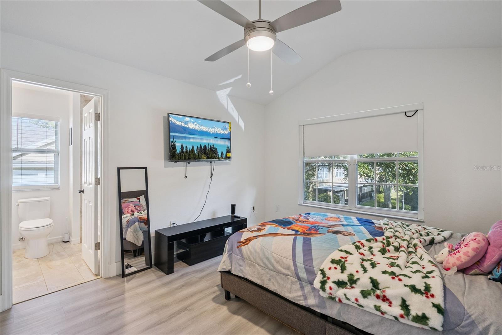 Image 30 of 47 For 1552 Florentino Lane