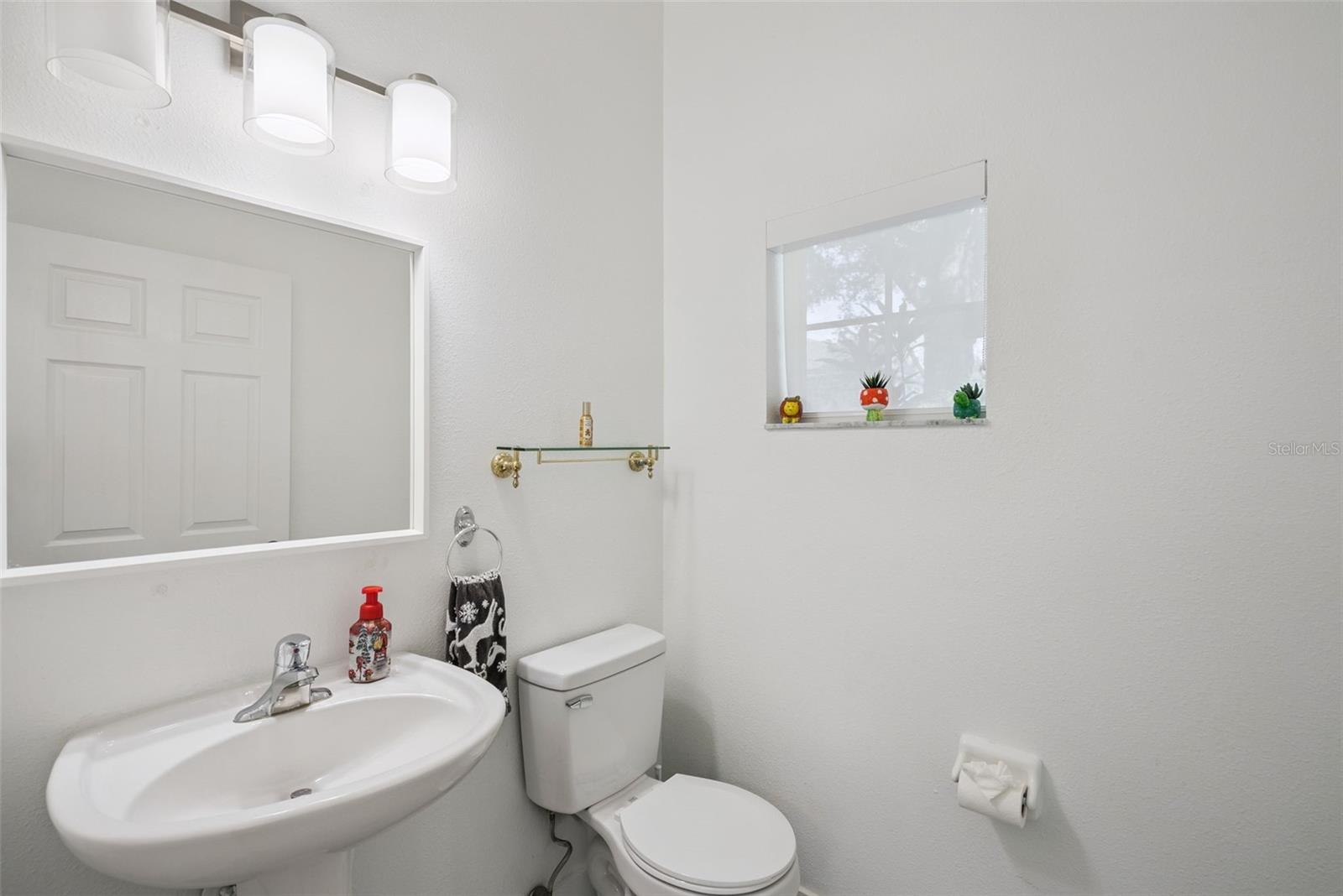 Image 33 of 47 For 1552 Florentino Lane