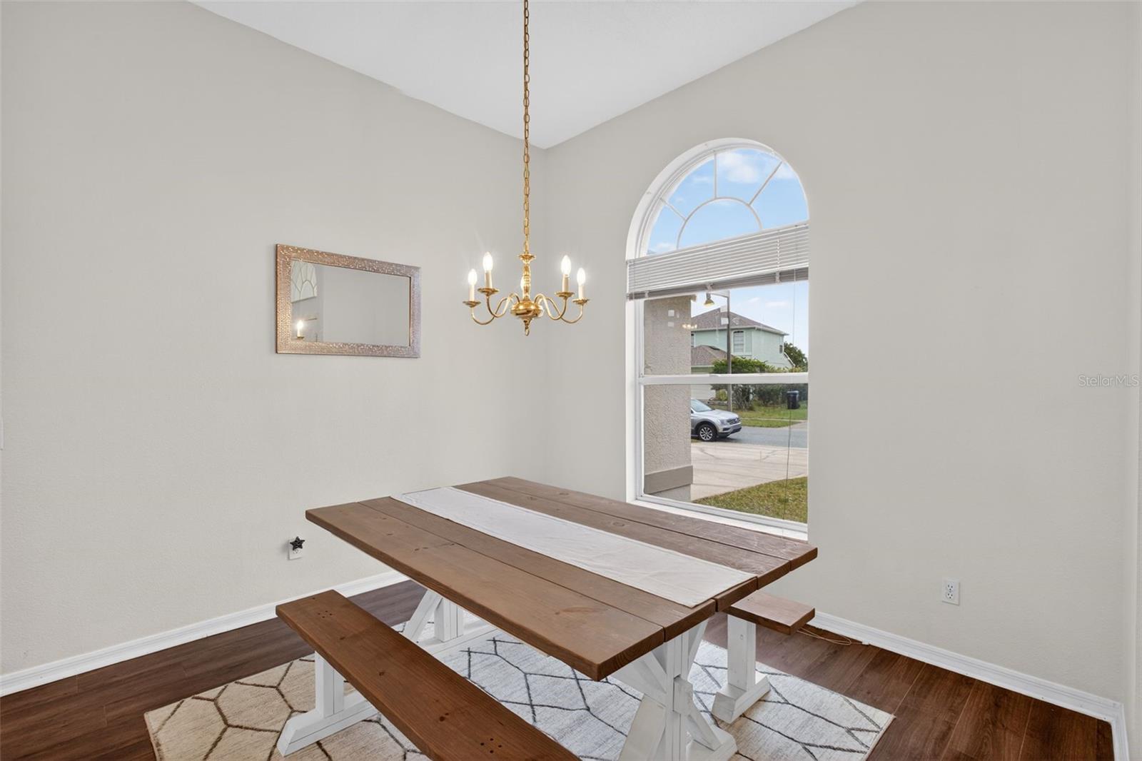 Image 14 of 47 For 212 Lytton Circle