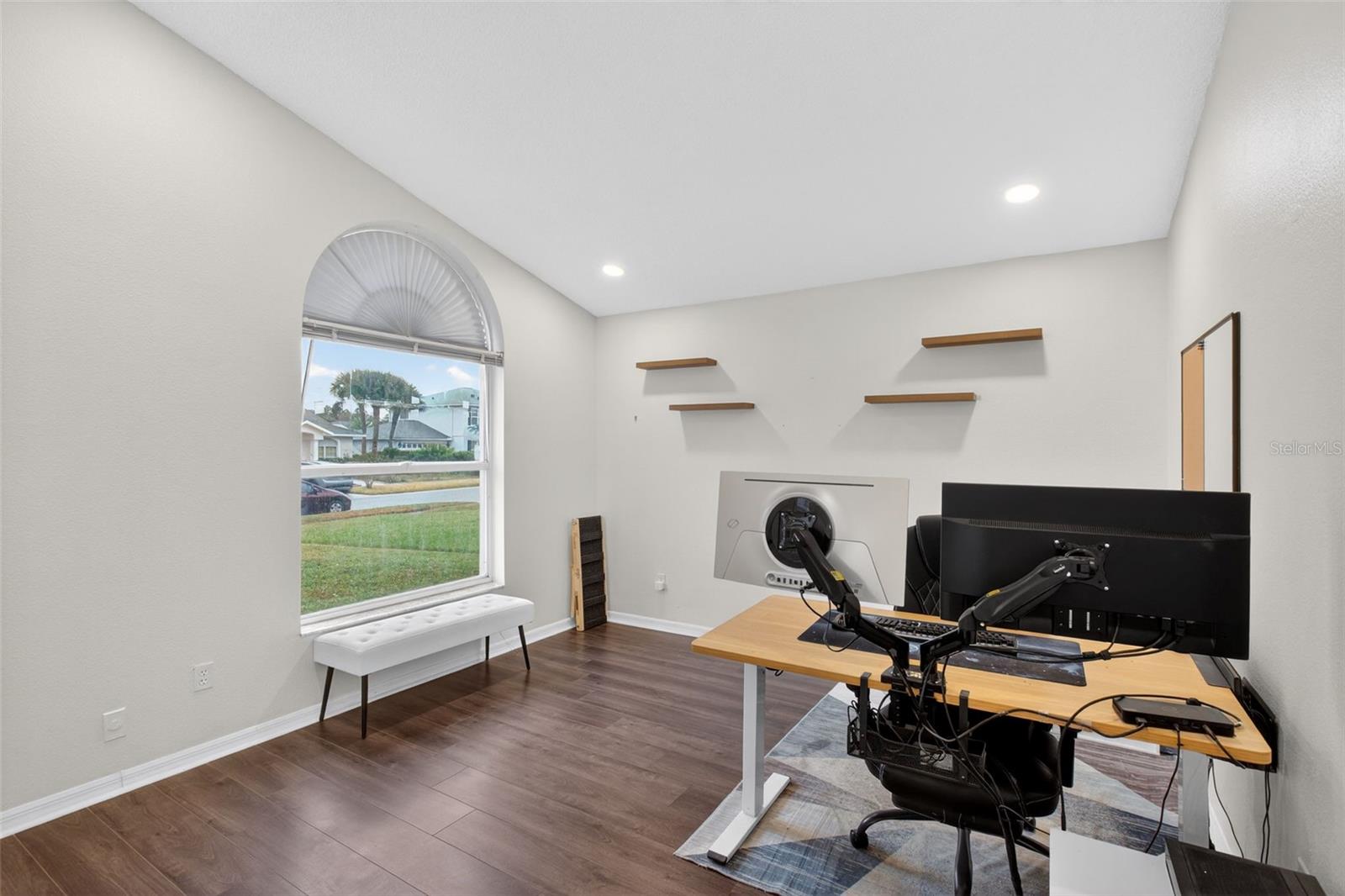 Image 16 of 47 For 212 Lytton Circle