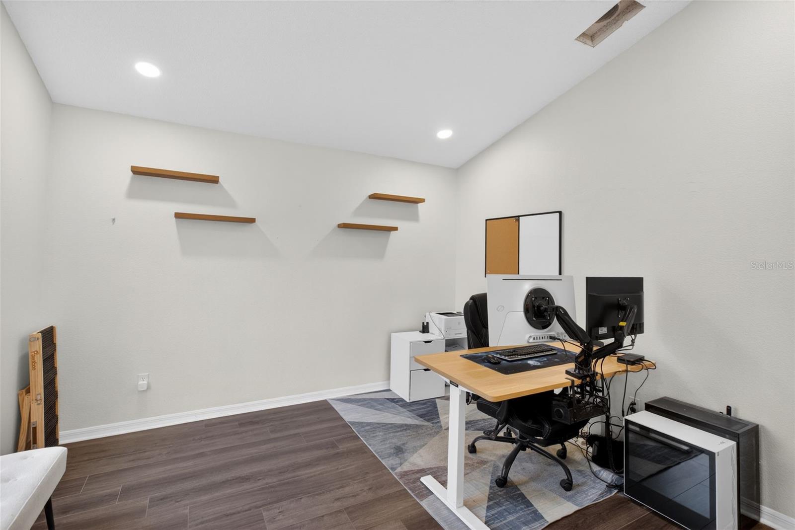 Image 17 of 47 For 212 Lytton Circle