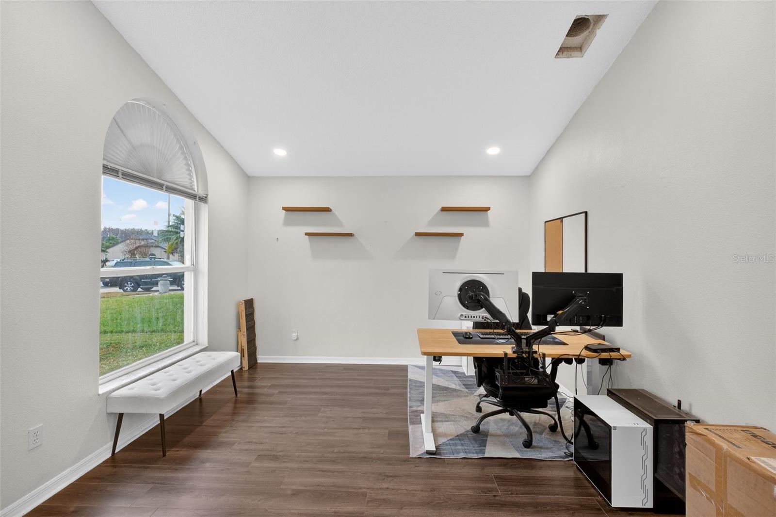 Image 18 of 47 For 212 Lytton Circle