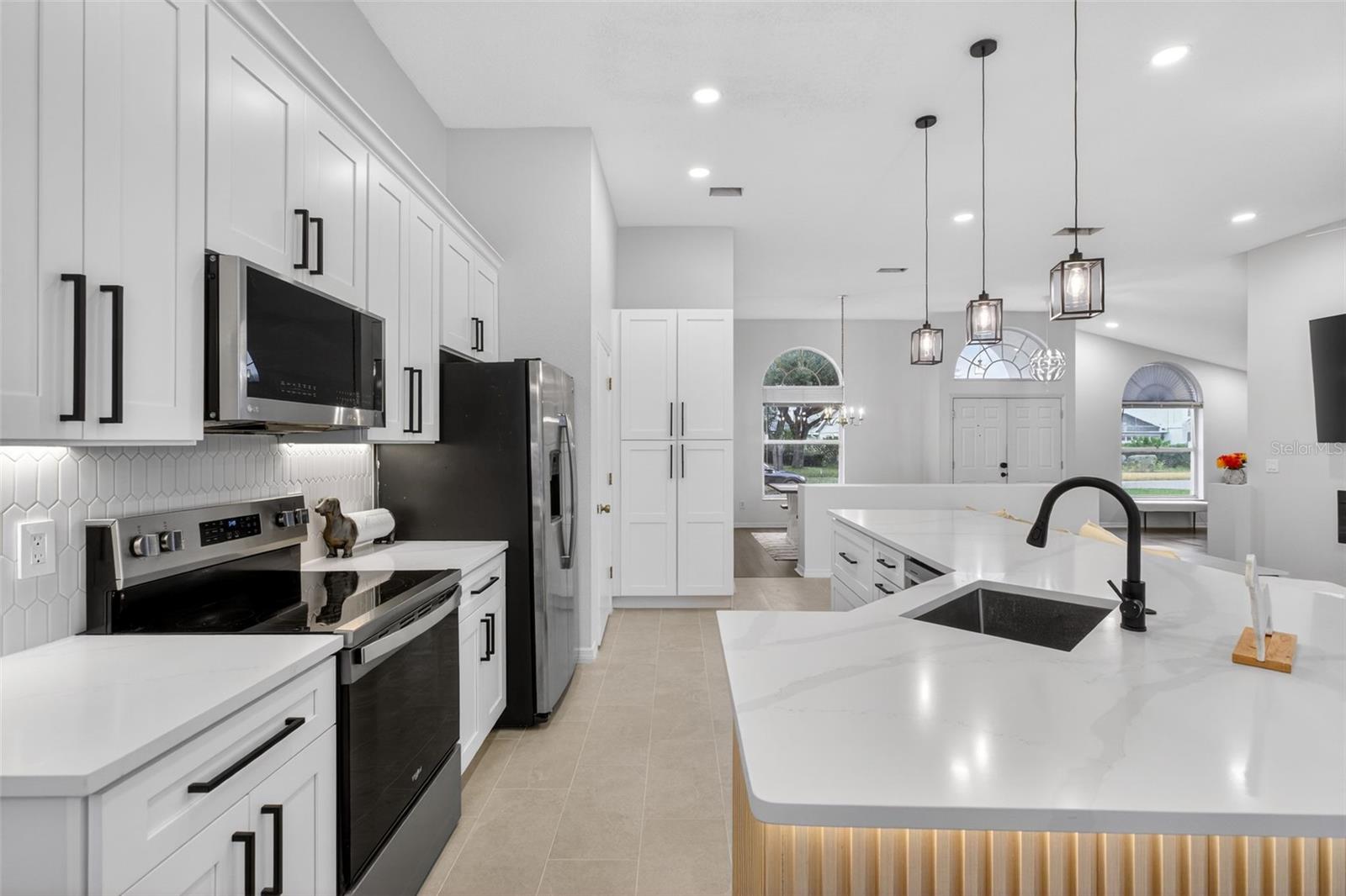 Image 21 of 47 For 212 Lytton Circle