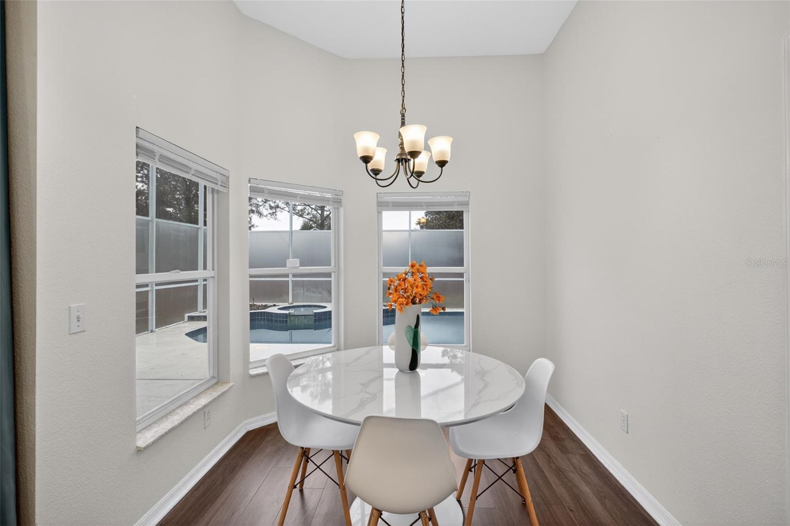 Image 25 of 47 For 212 Lytton Circle