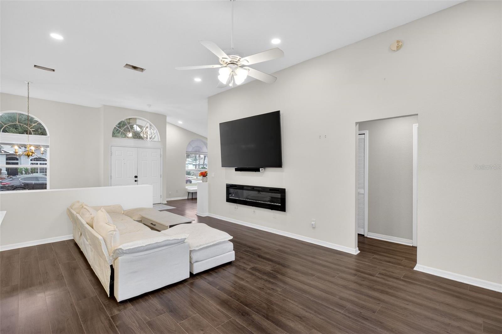 Image 6 of 47 For 212 Lytton Circle