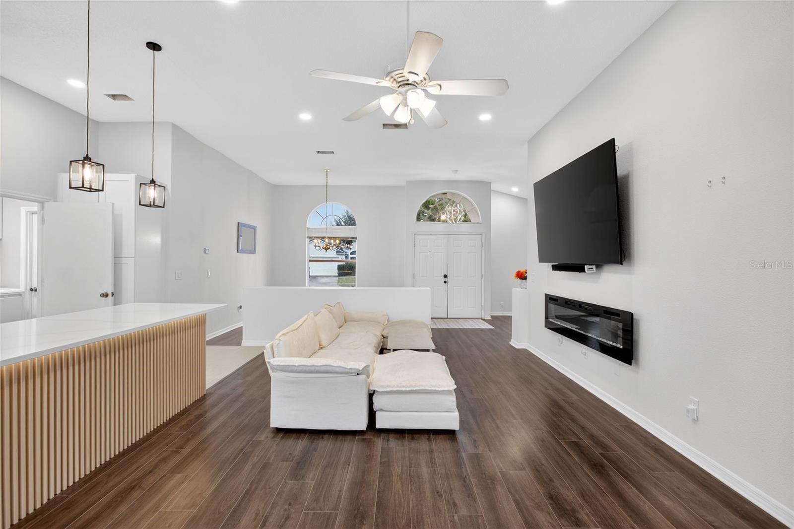 Image 8 of 47 For 212 Lytton Circle