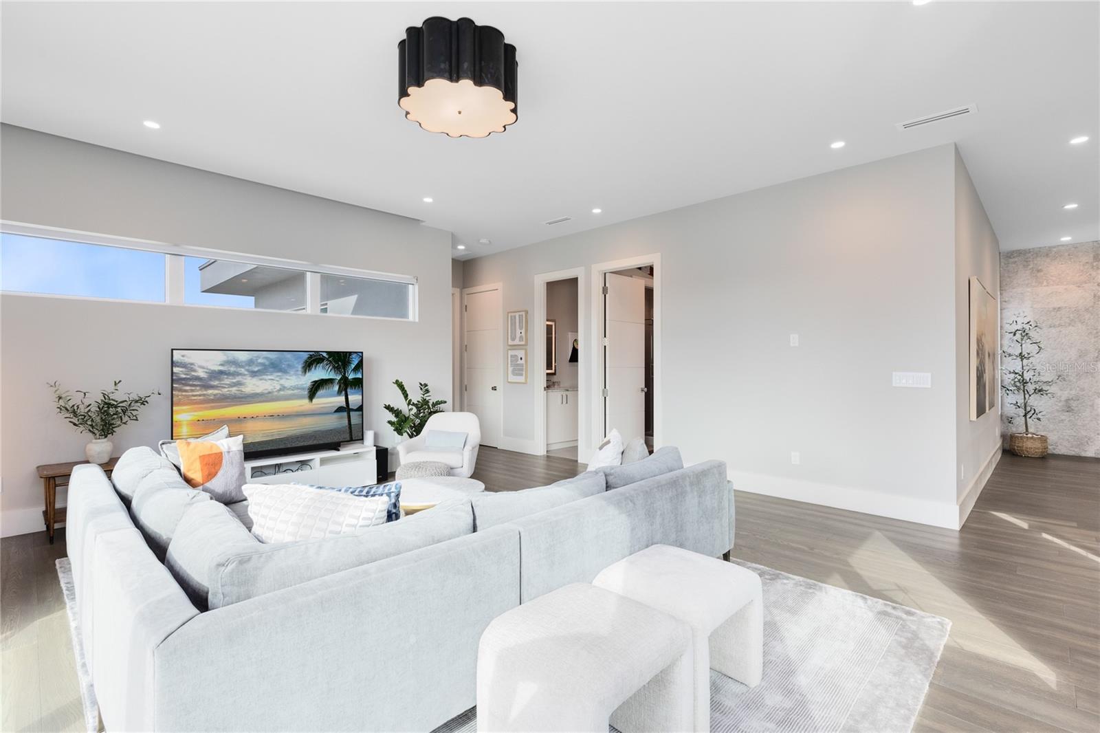 Image 40 of 82 For 9392 Dugard Court