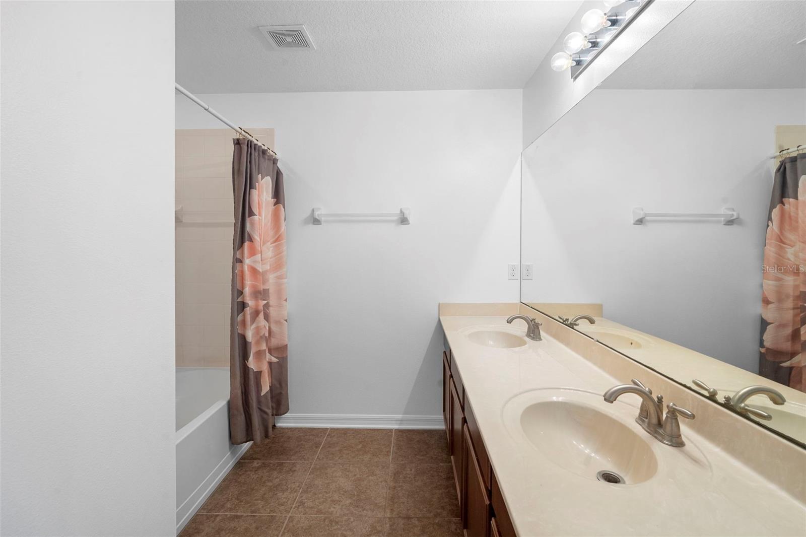 Image 20 of 29 For 10124 Tierra Bella Drive