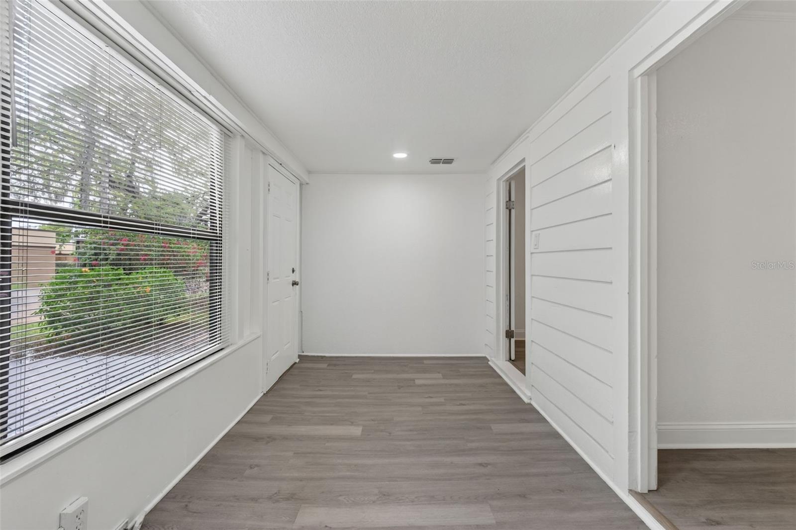 Image 13 of 87 For 98 Esther Street