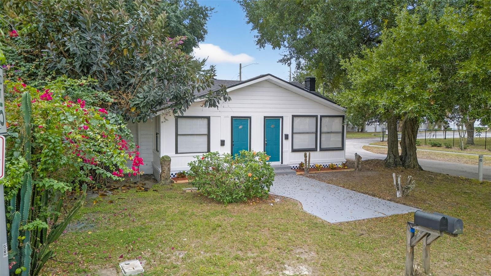 Image 2 of 87 For 98 Esther Street