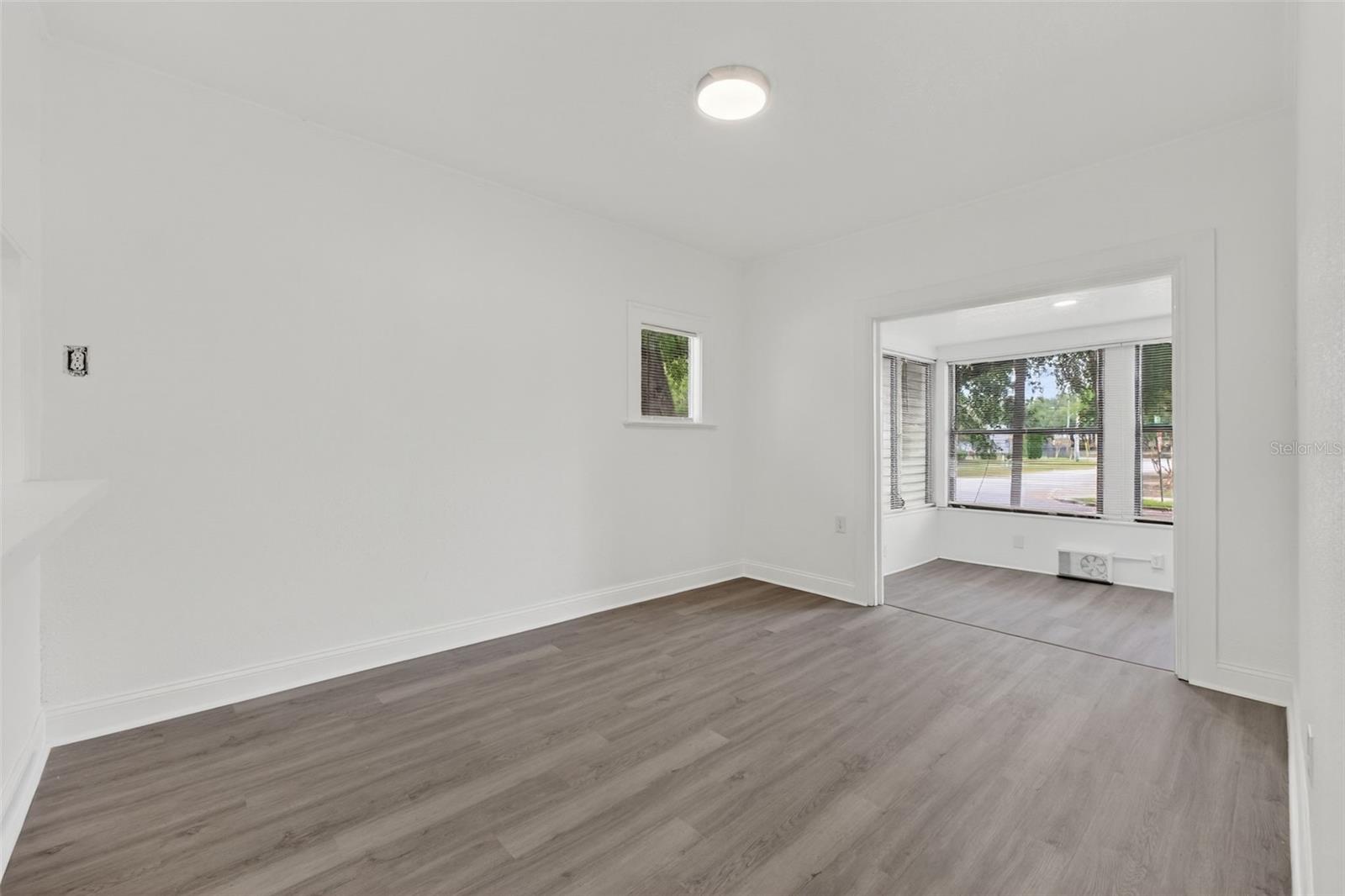 Image 26 of 87 For 98 Esther Street