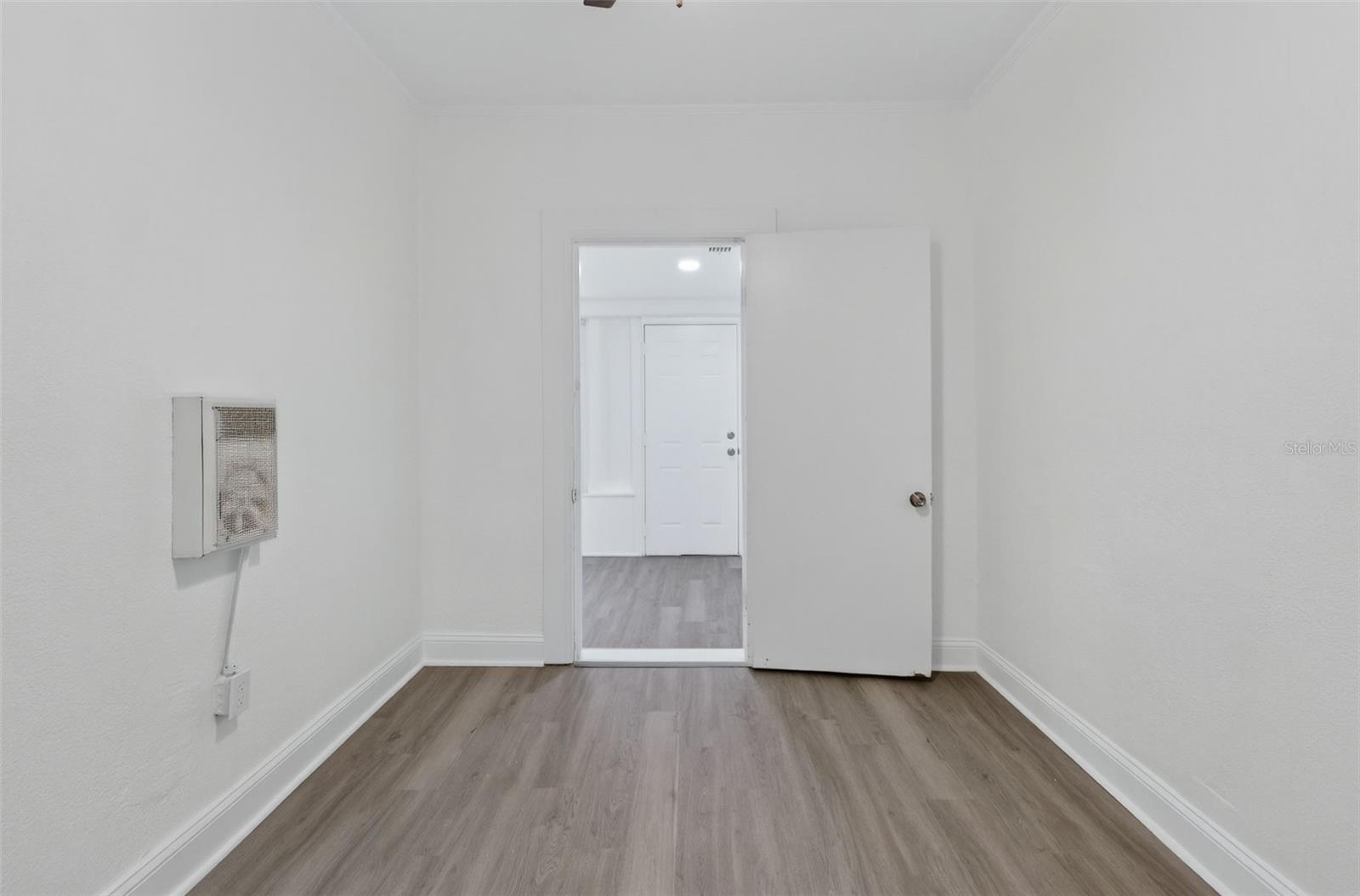 Image 30 of 87 For 98 Esther Street