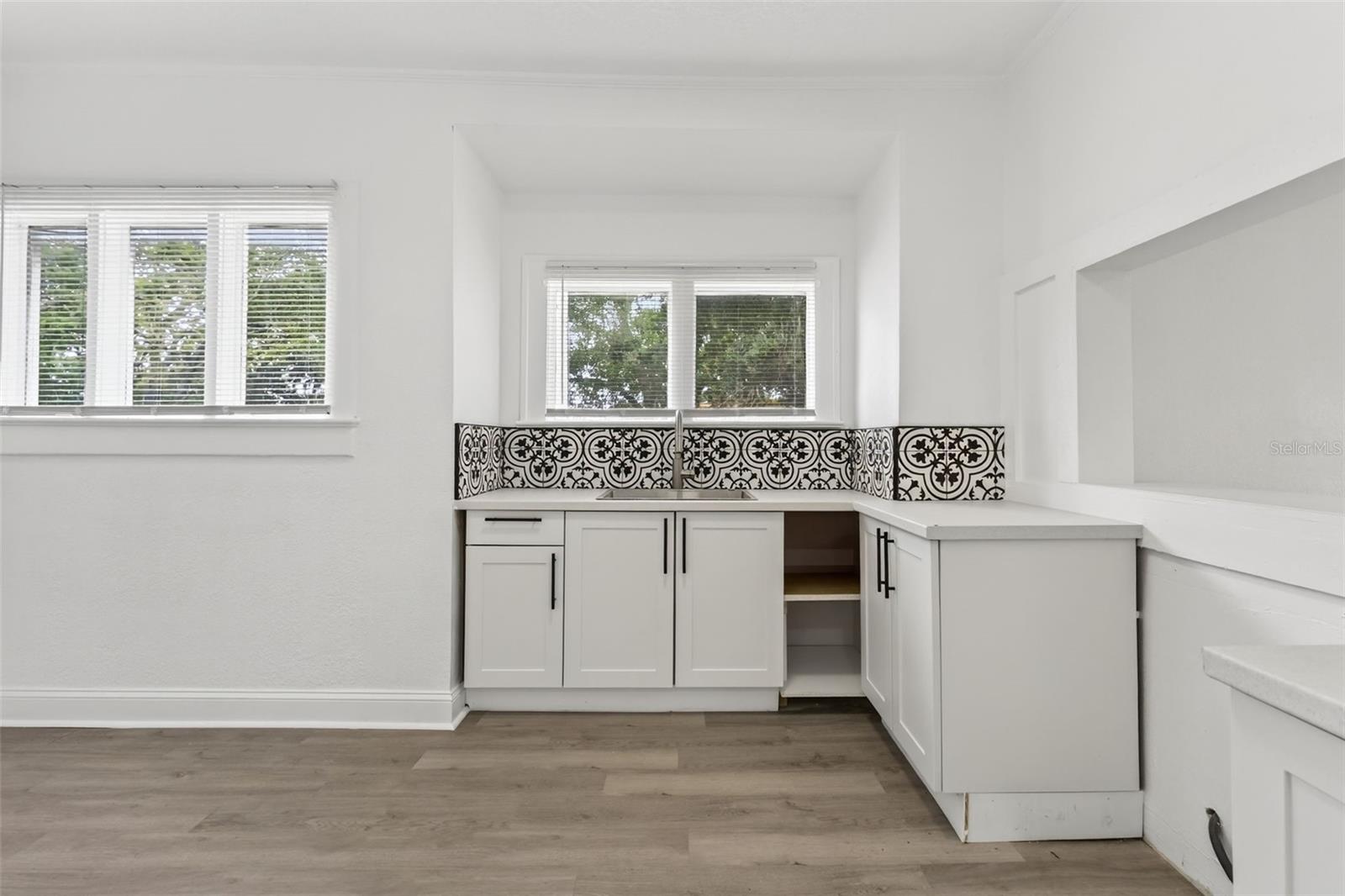 Image 44 of 87 For 98 Esther Street