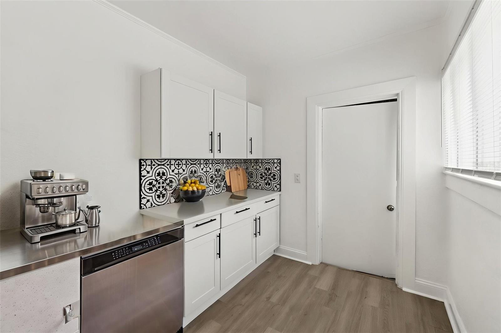 Image 51 of 87 For 98 Esther Street