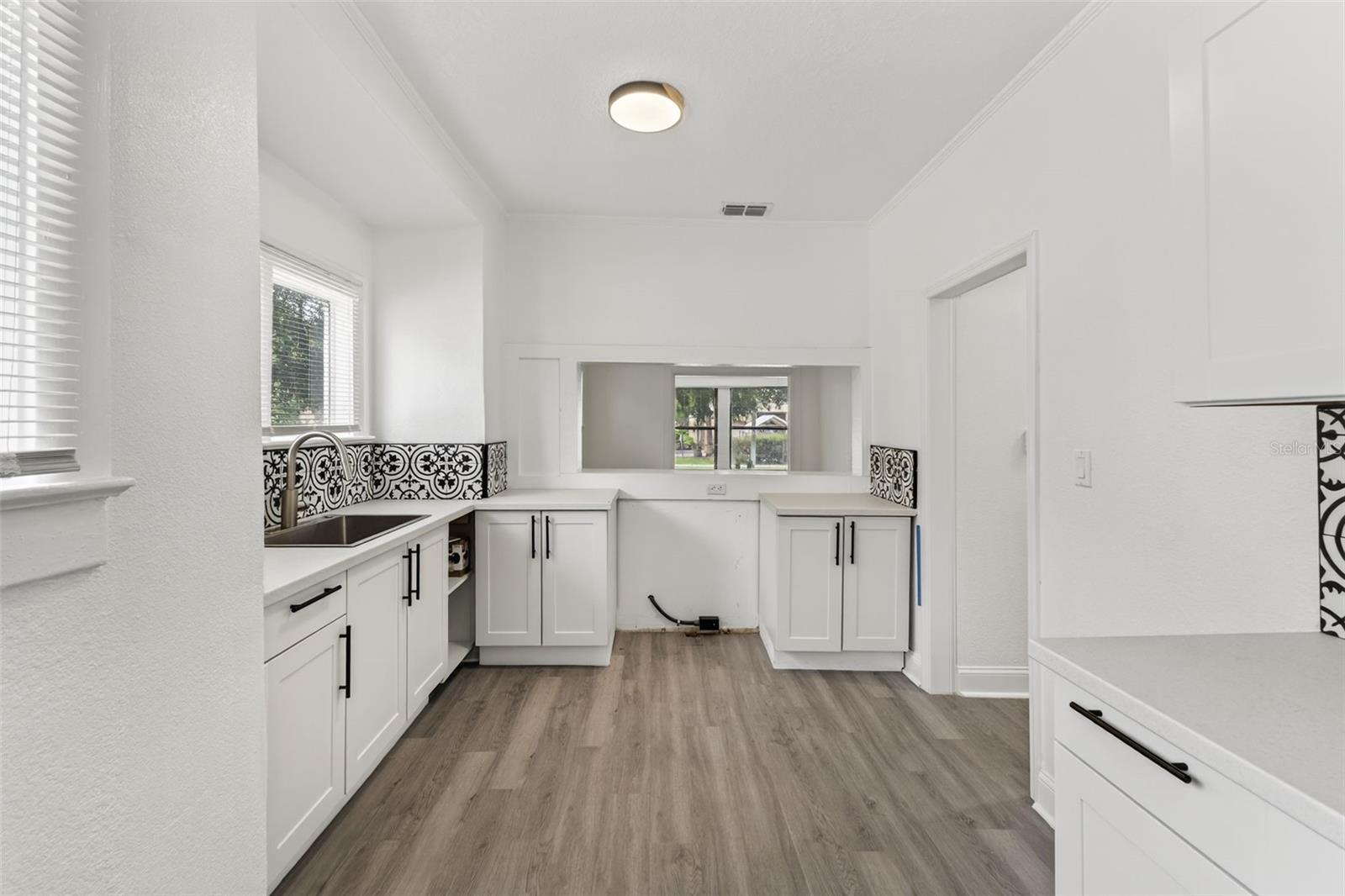 Image 52 of 87 For 98 Esther Street