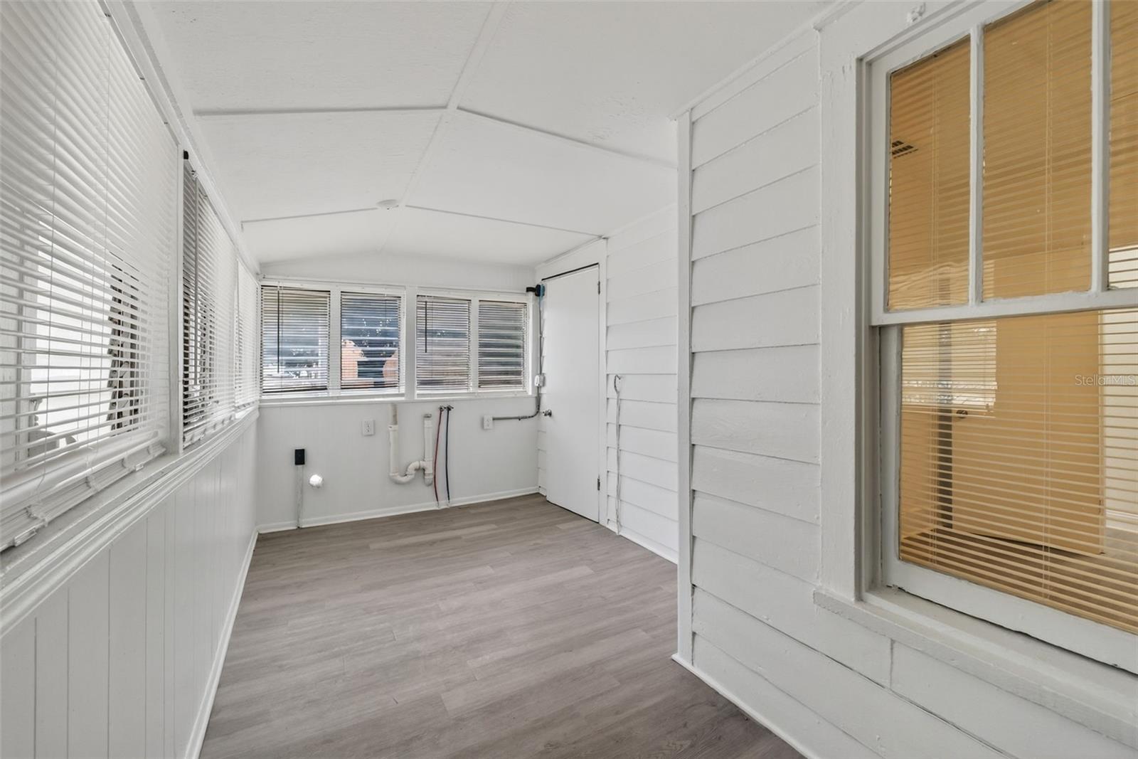 Image 64 of 87 For 98 Esther Street