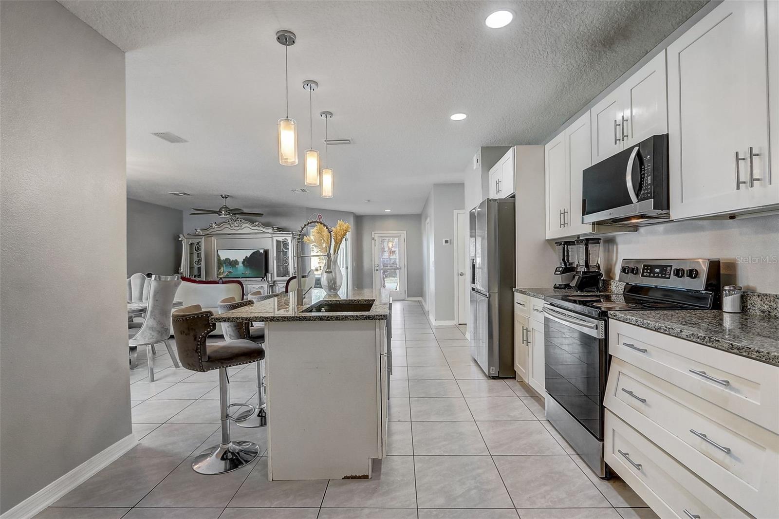 Image 13 of 30 For 4957 Castle Street E