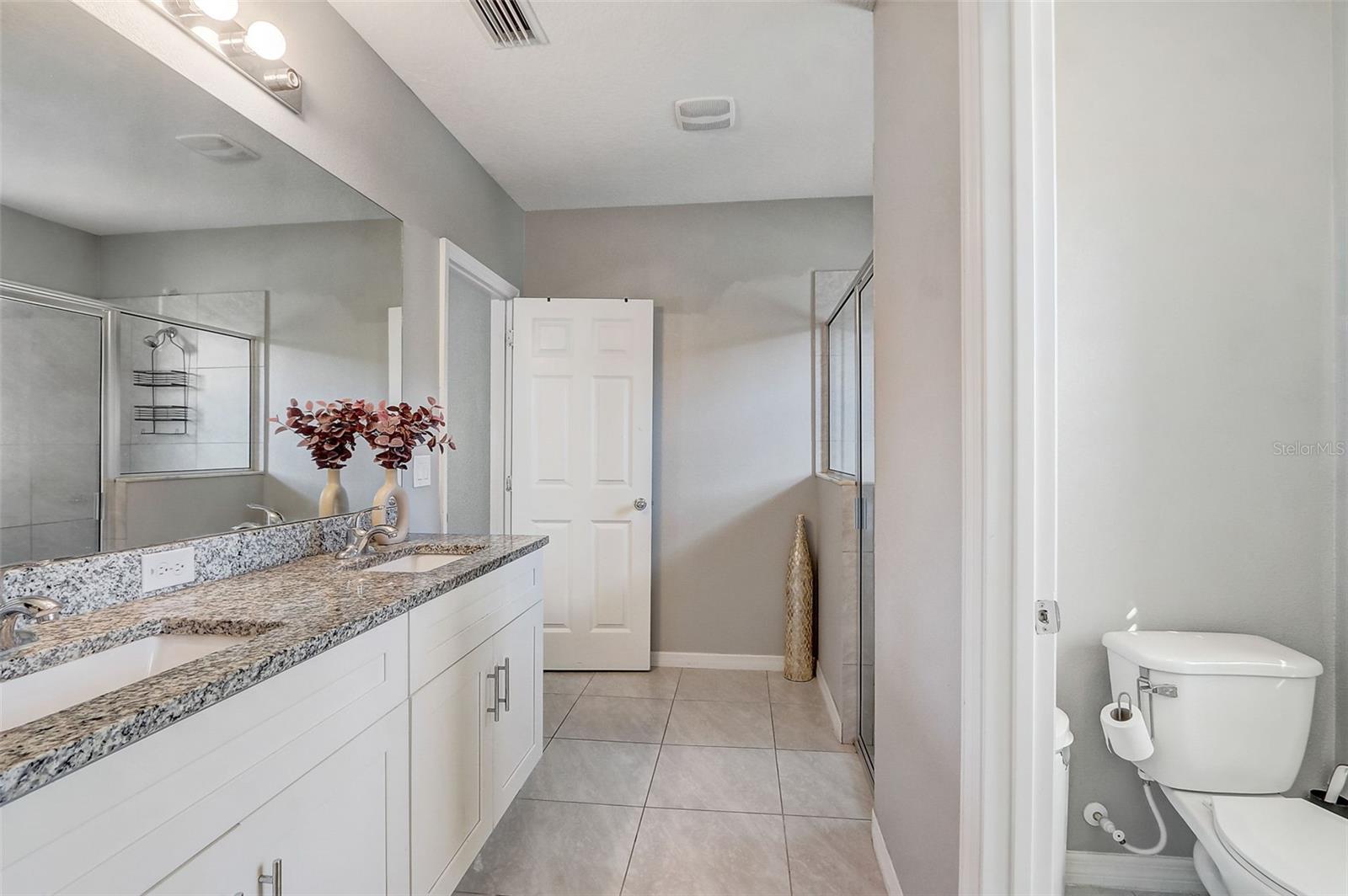 Image 17 of 30 For 4957 Castle Street E