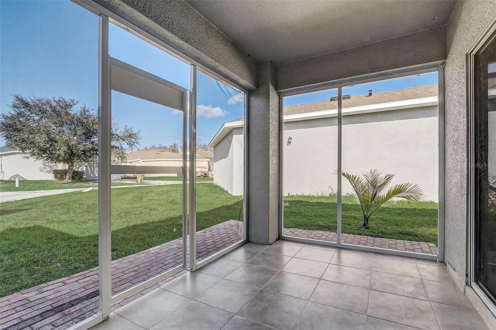 Image 23 of 30 For 4957 Castle Street E