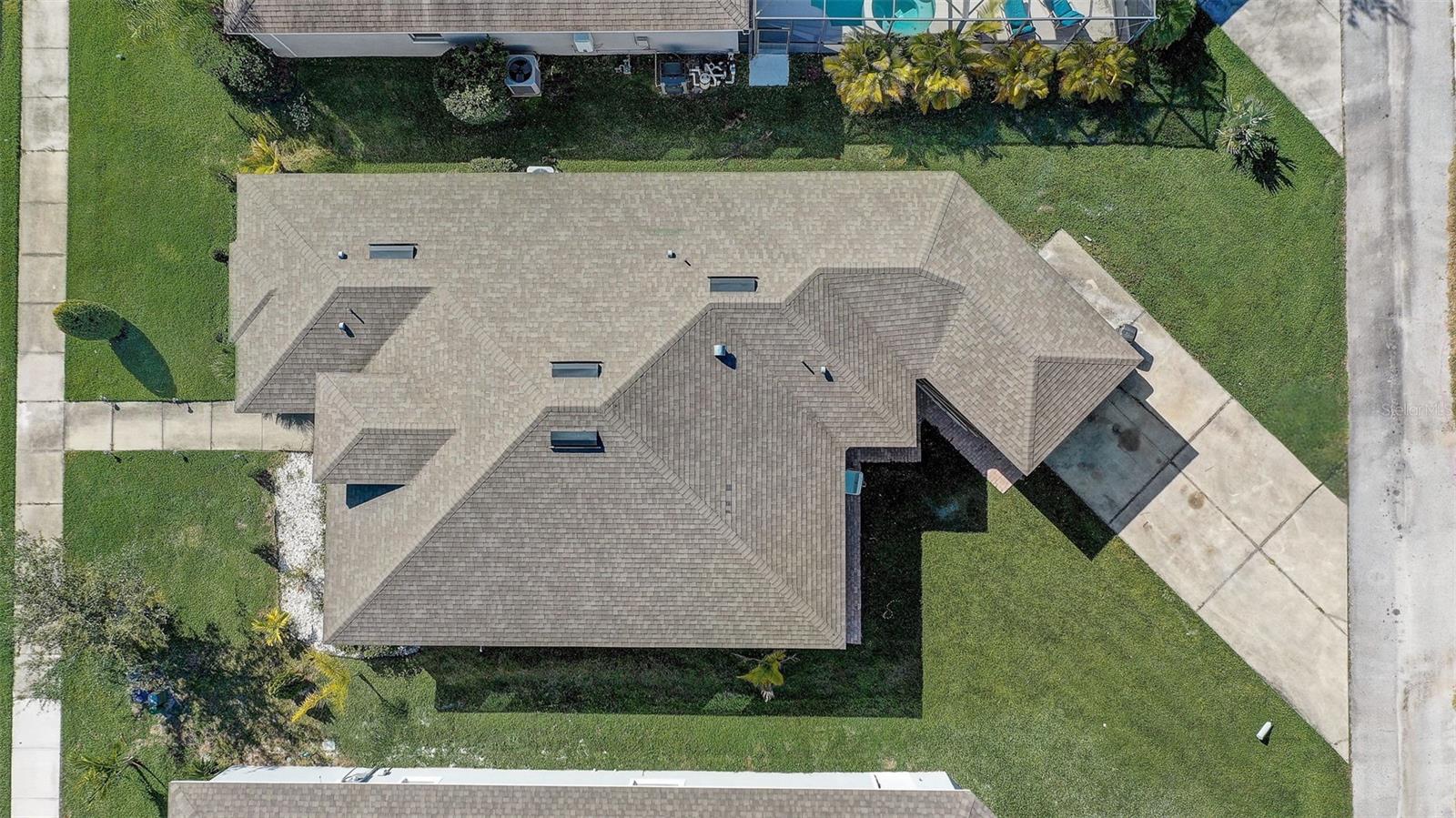 Image 5 of 30 For 4957 Castle Street E