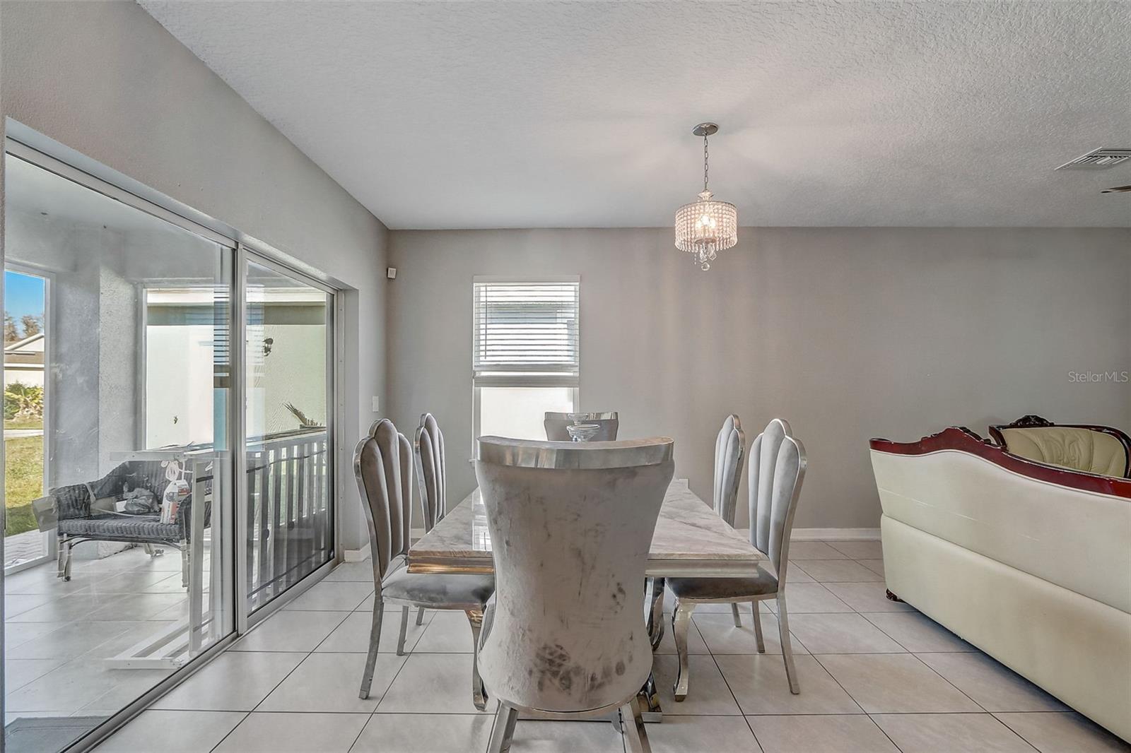 Image 9 of 30 For 4957 Castle Street E