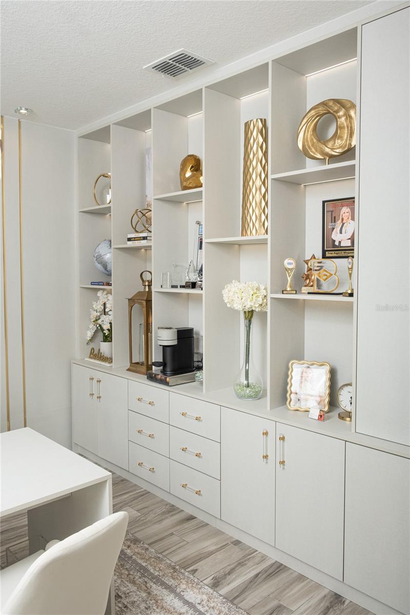 Image 11 of 84 For 6160 Hamlin Reserve Boulevard