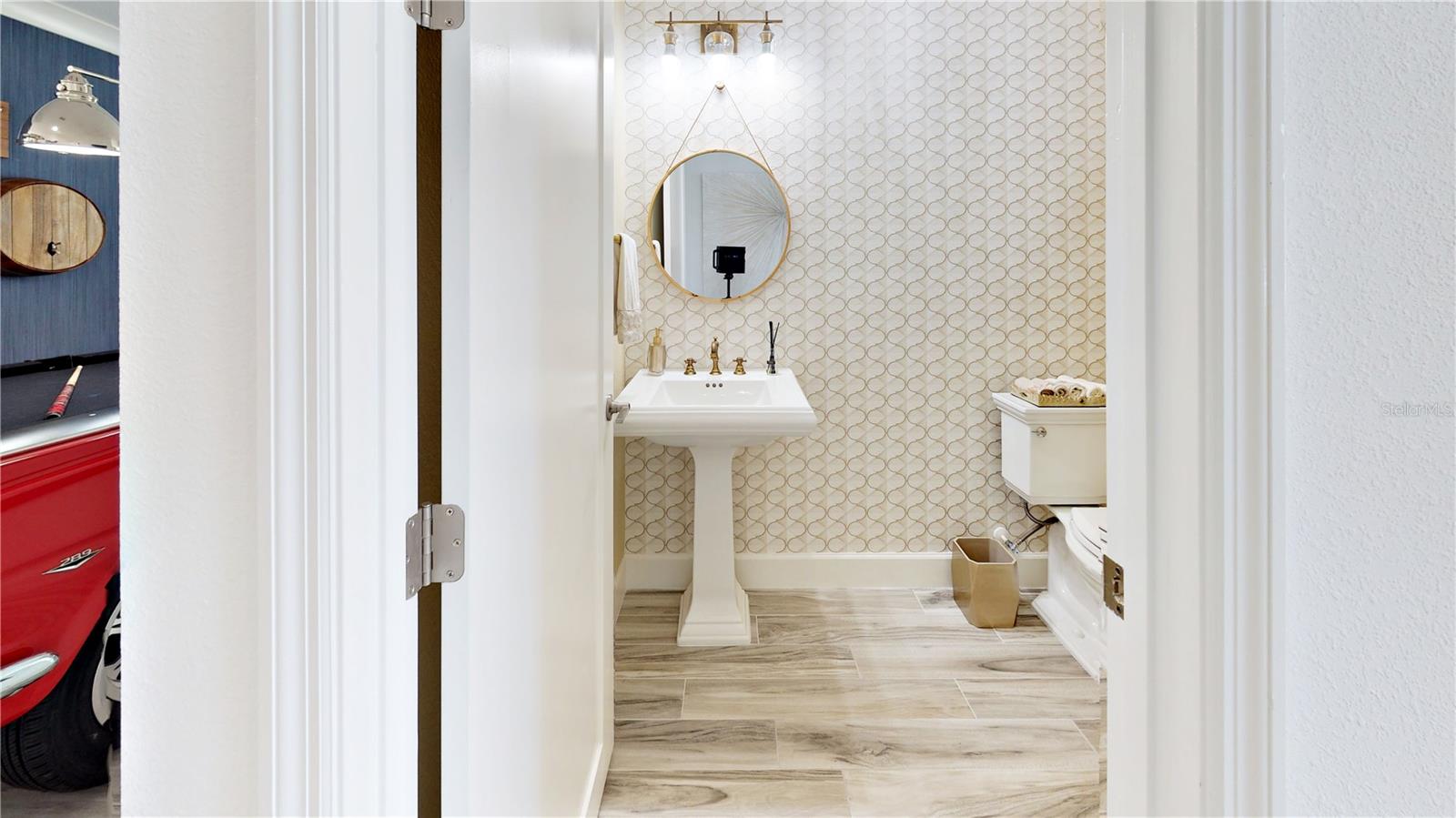 Image 17 of 84 For 6160 Hamlin Reserve Boulevard