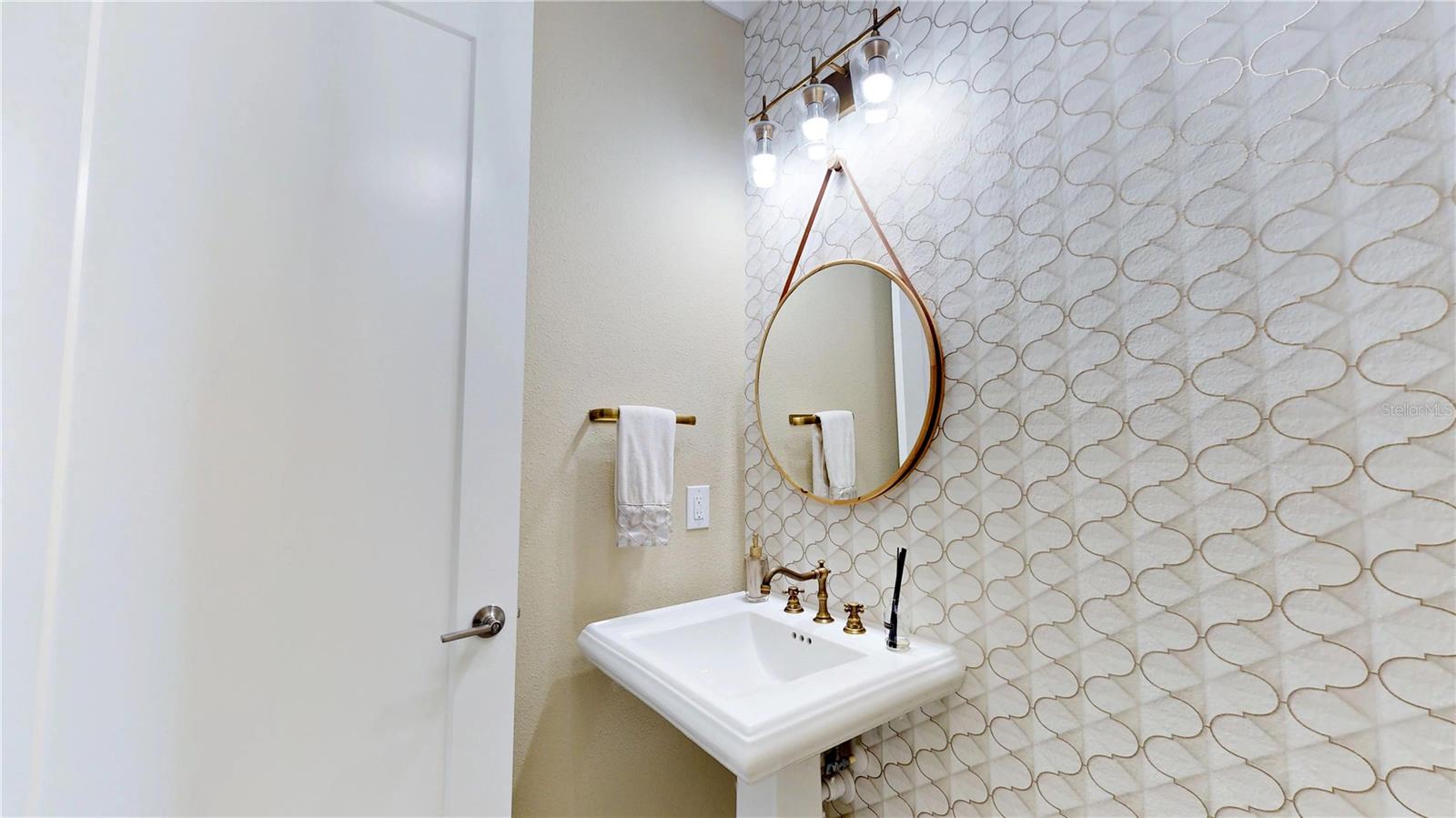 Image 18 of 84 For 6160 Hamlin Reserve Boulevard