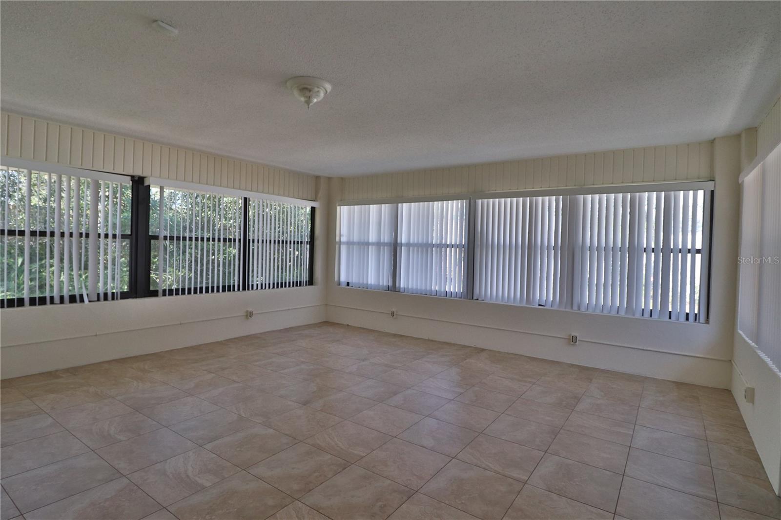 Image 10 of 21 For 1088 Tivoli Drive