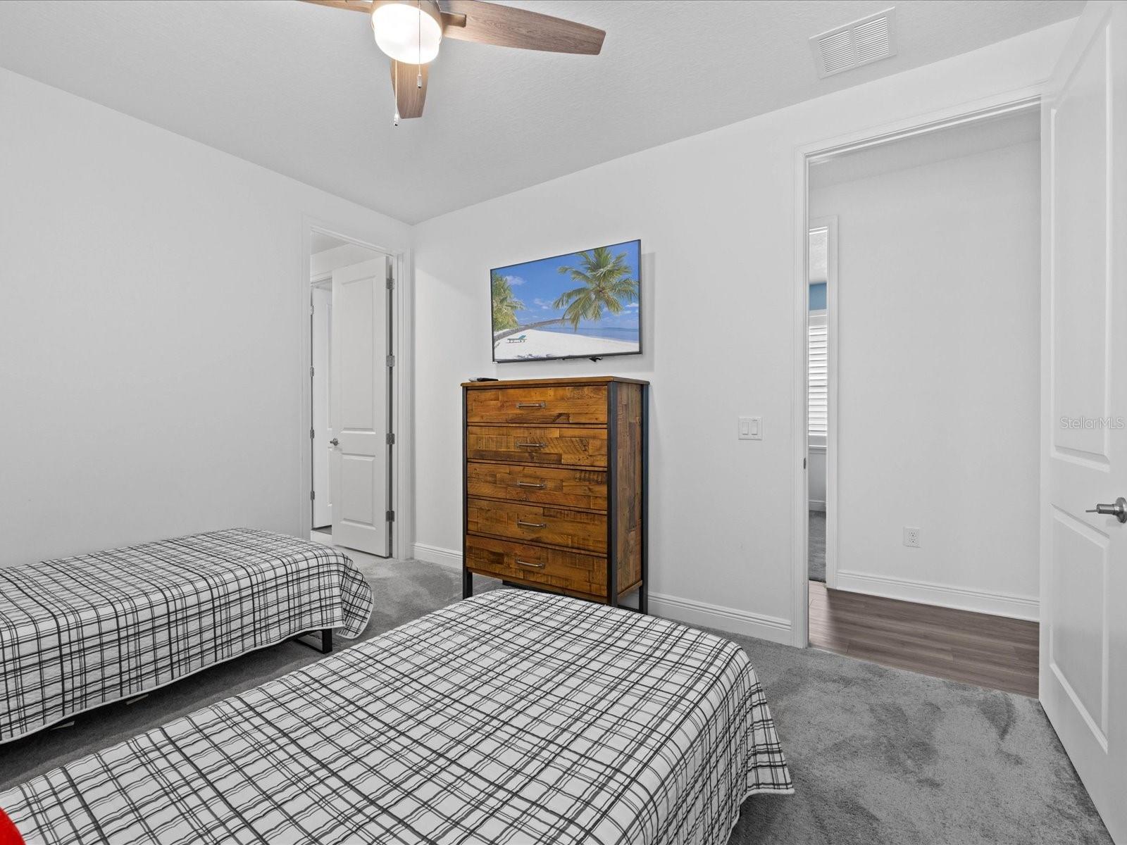 Image 23 of 33 For 832 Desert Mountain Court